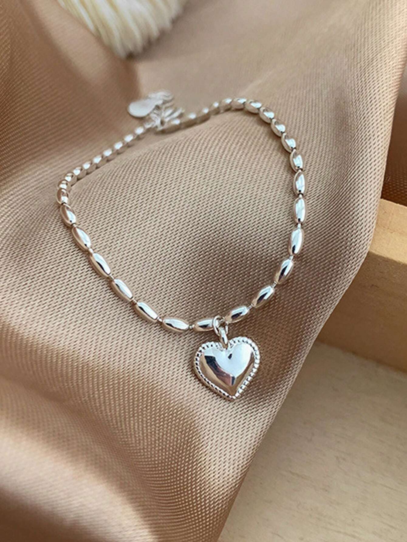 A S925 Sterling Silver Olive Chain Heart-Shaped Bracelet With A Minimalist Design, Featuring Small Grains Of Rice As A Gift For Girlfriends And Female Friends