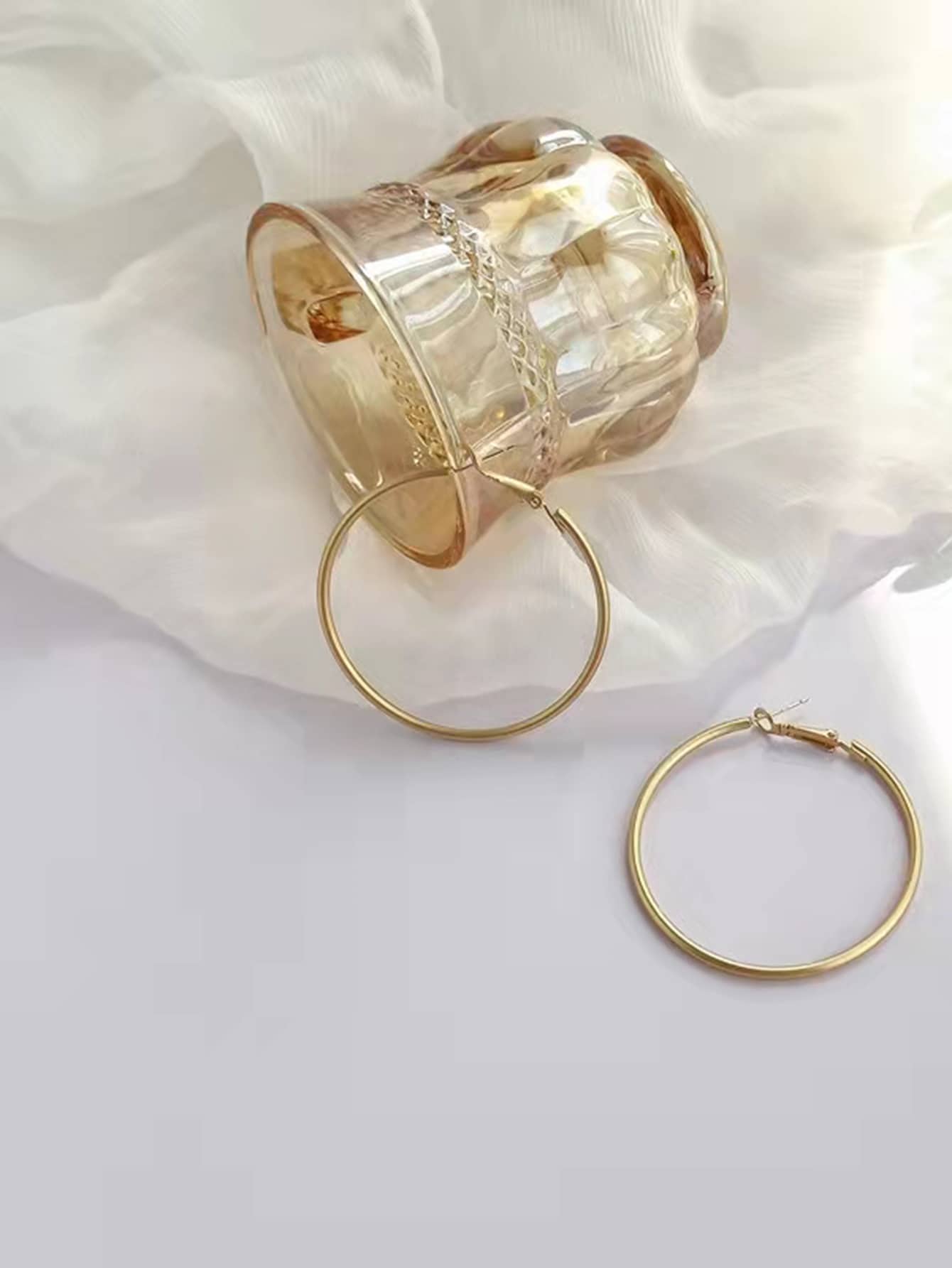 Minimalist Hoop Earrings-Yellow Gold-1