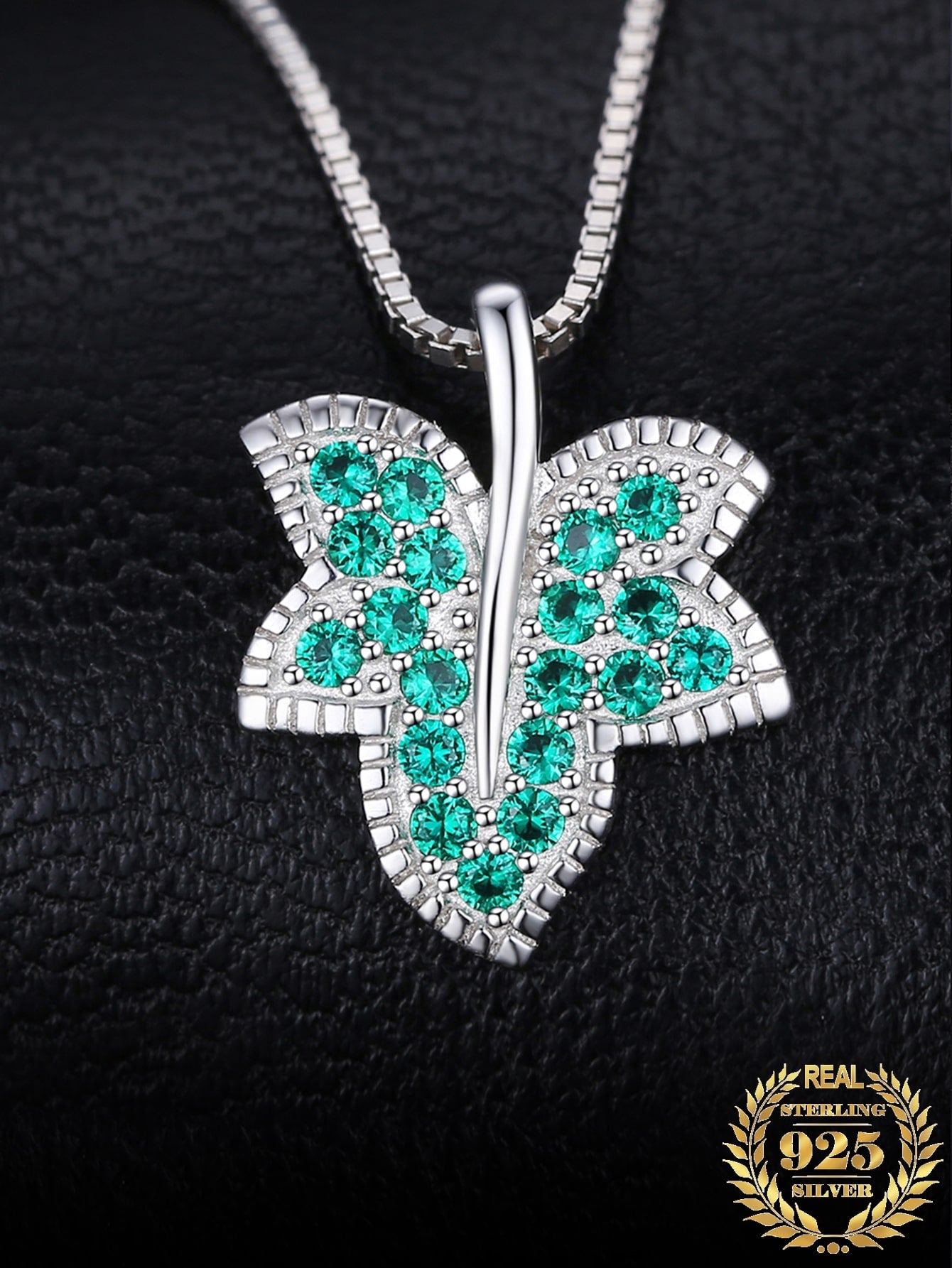 1pc Glamorous and Elegant 925 Sterling Silver Fashion Maple Leaf Design Exquisite Multi-faceted Round Cut Simulated Green Emerald Silver Pendant Necklace For Women For Girl For Dating Gift For Daily Decoration Fine Jewelry