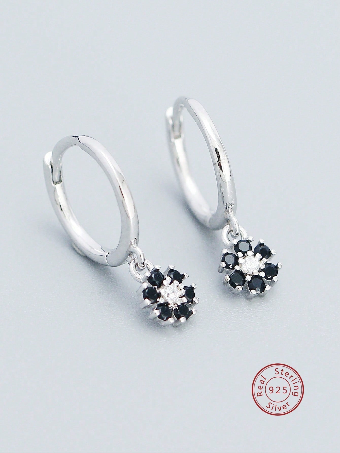 1 pair Flower Shape Rhinestone Silver Stud Earrings