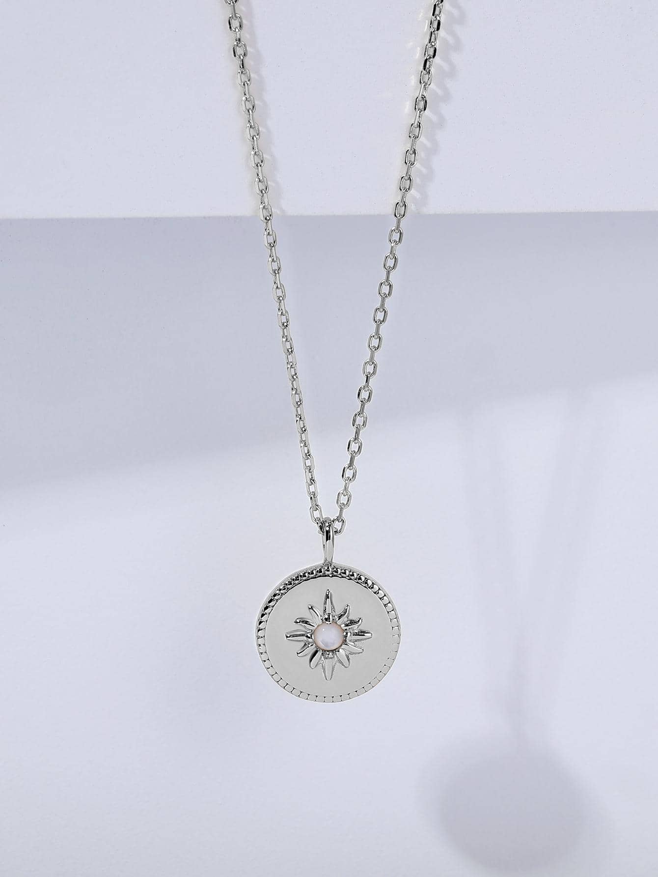 1pc Fashion Star Detail Round Pendant Silver Necklace For Women For Daily Decoration