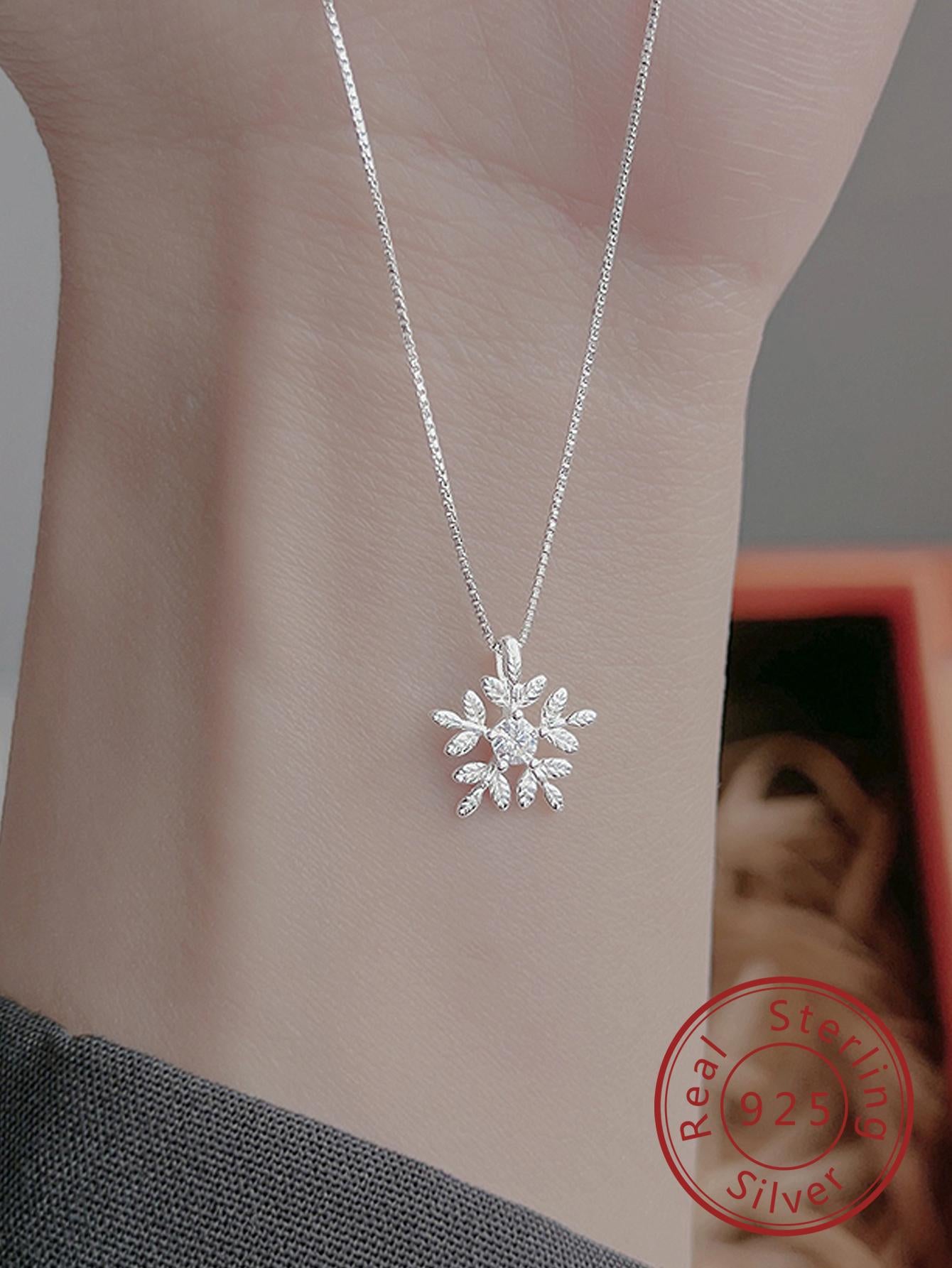 1pc Fashion Sterling Silver Cubic Zirconia Detail Snowflake Pendant Necklace For Women For Dating Gift