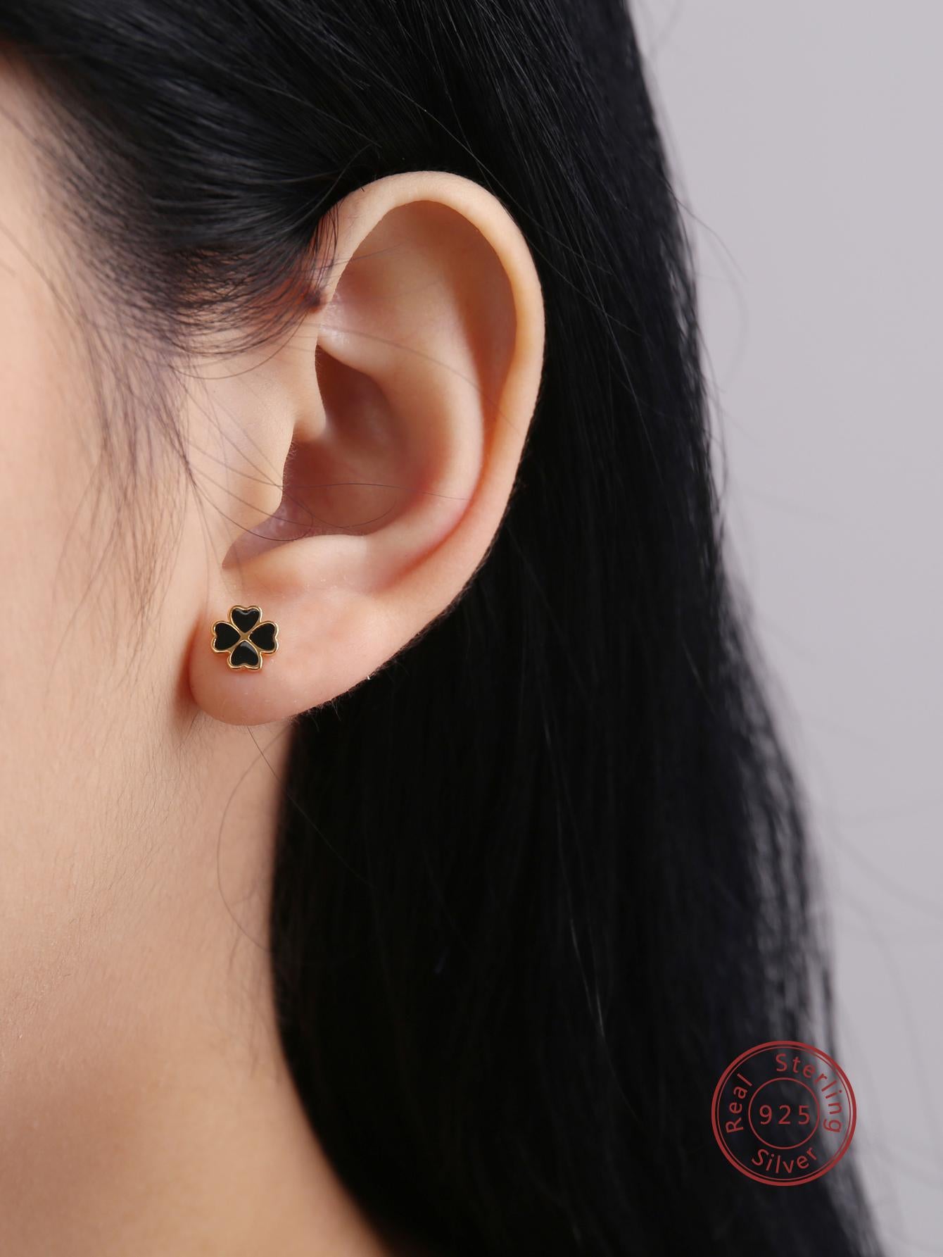 1pair Fashionable Simple 925 Silver Enameled Clover Stud Earrings As Birthday Gift For Teens