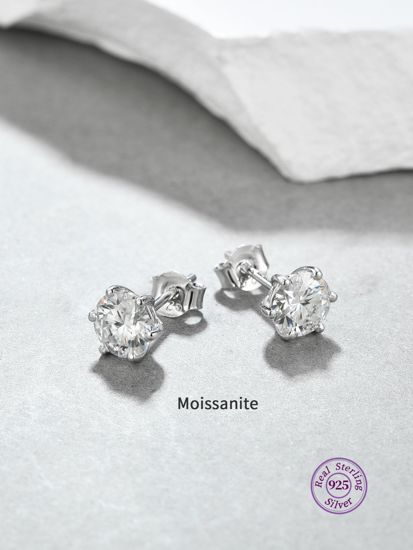 1pair 925 silver stud earrings with Moissanite