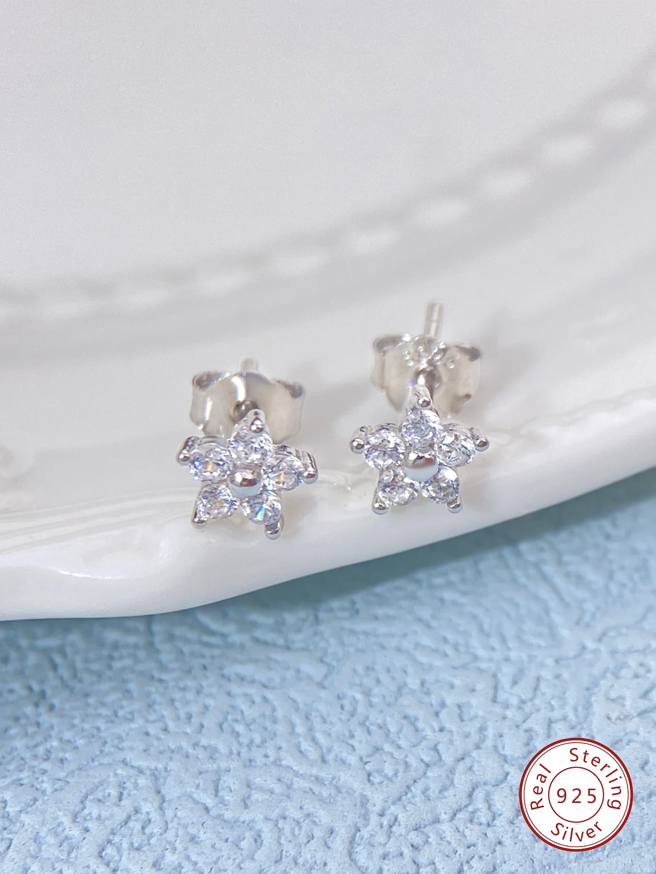 1 Pair of Fashionable Elegant S925 Sterling Silver Cubic Zirconia Small Flower Stud Earrings for Women Exquisite Fine Jewelry Dating Gift