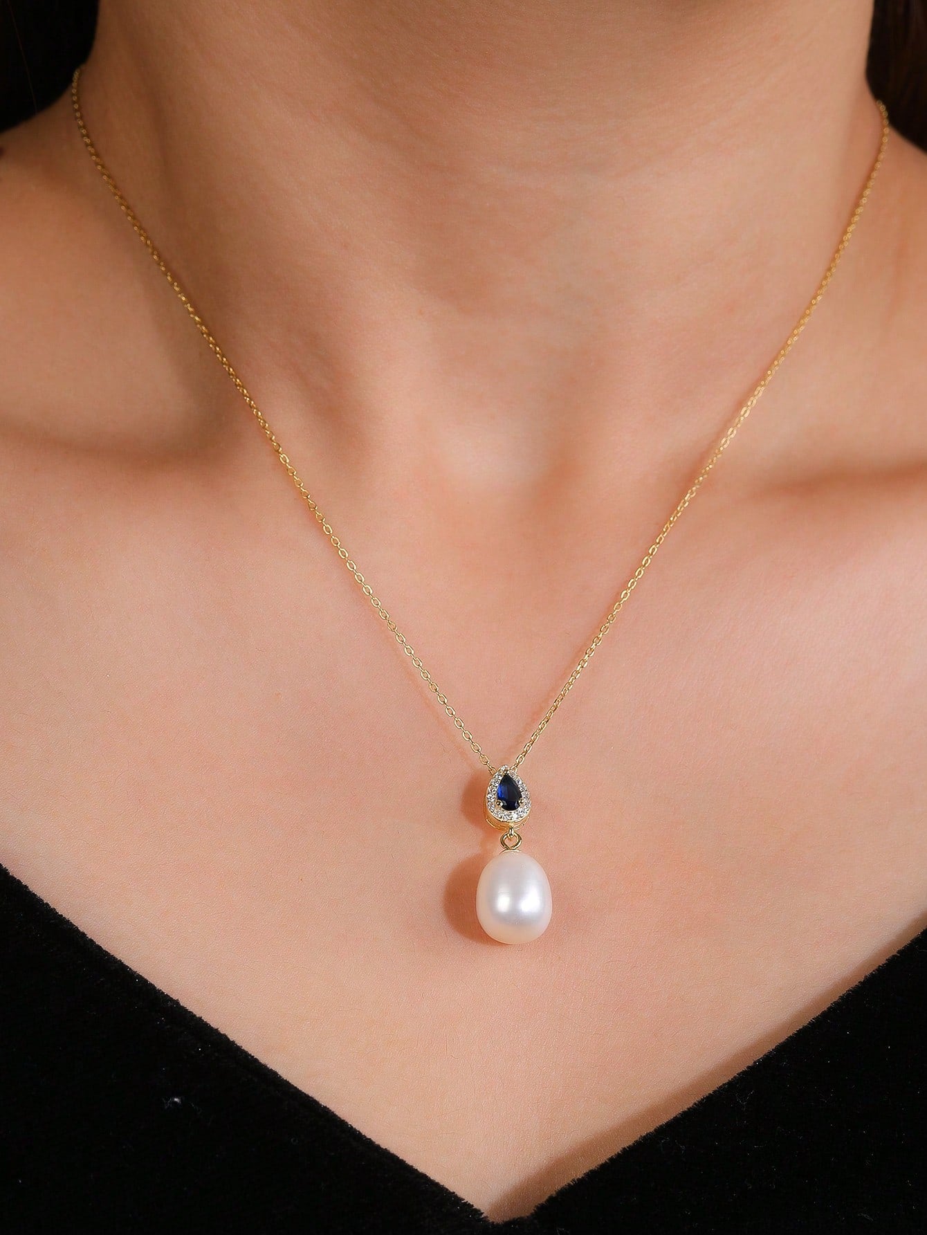 S925 Silver Cultured Pearl Pendant With Blue Cubic Zirconia Inlay