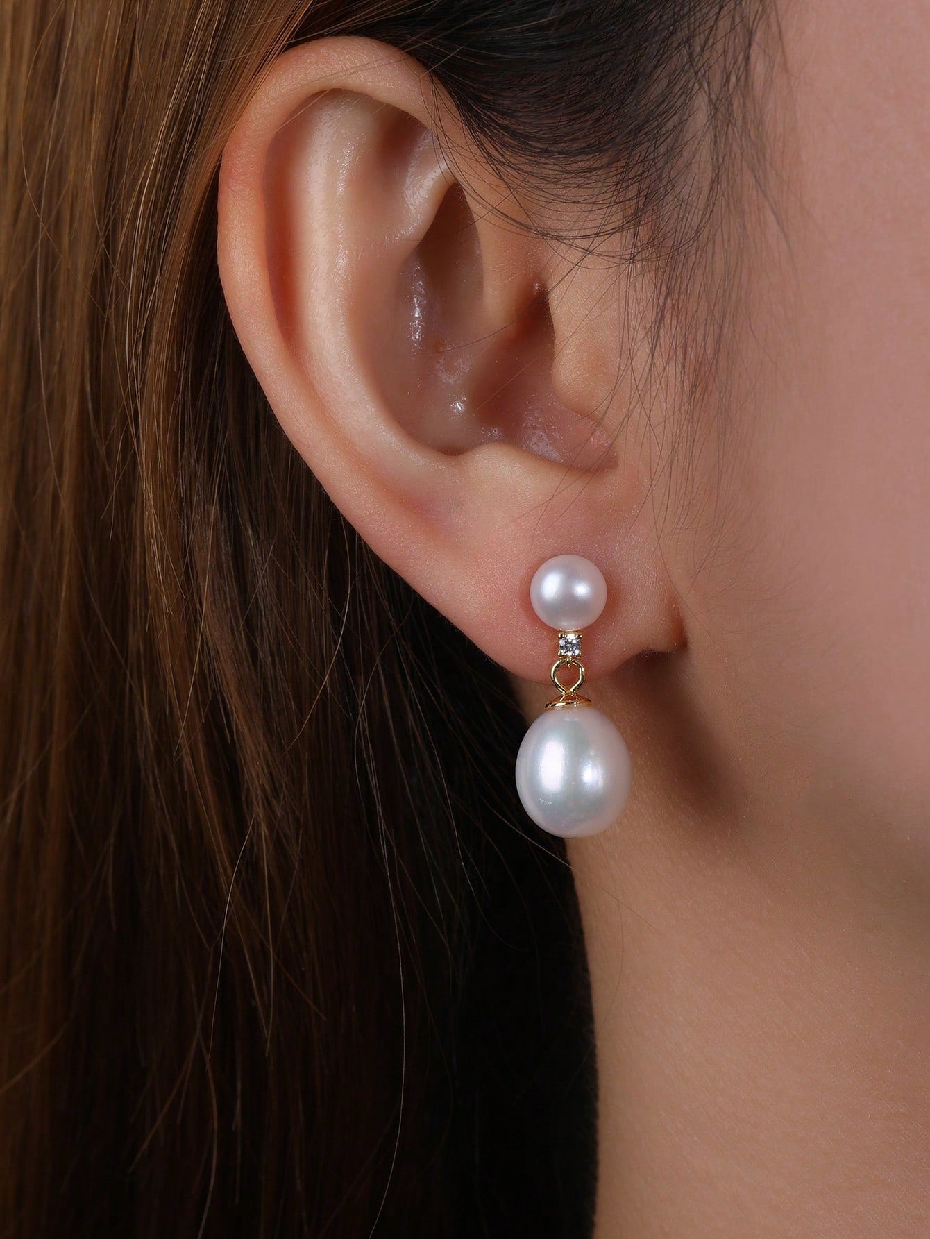 Fashionable S925 Silver Cultured Pearl Earrings