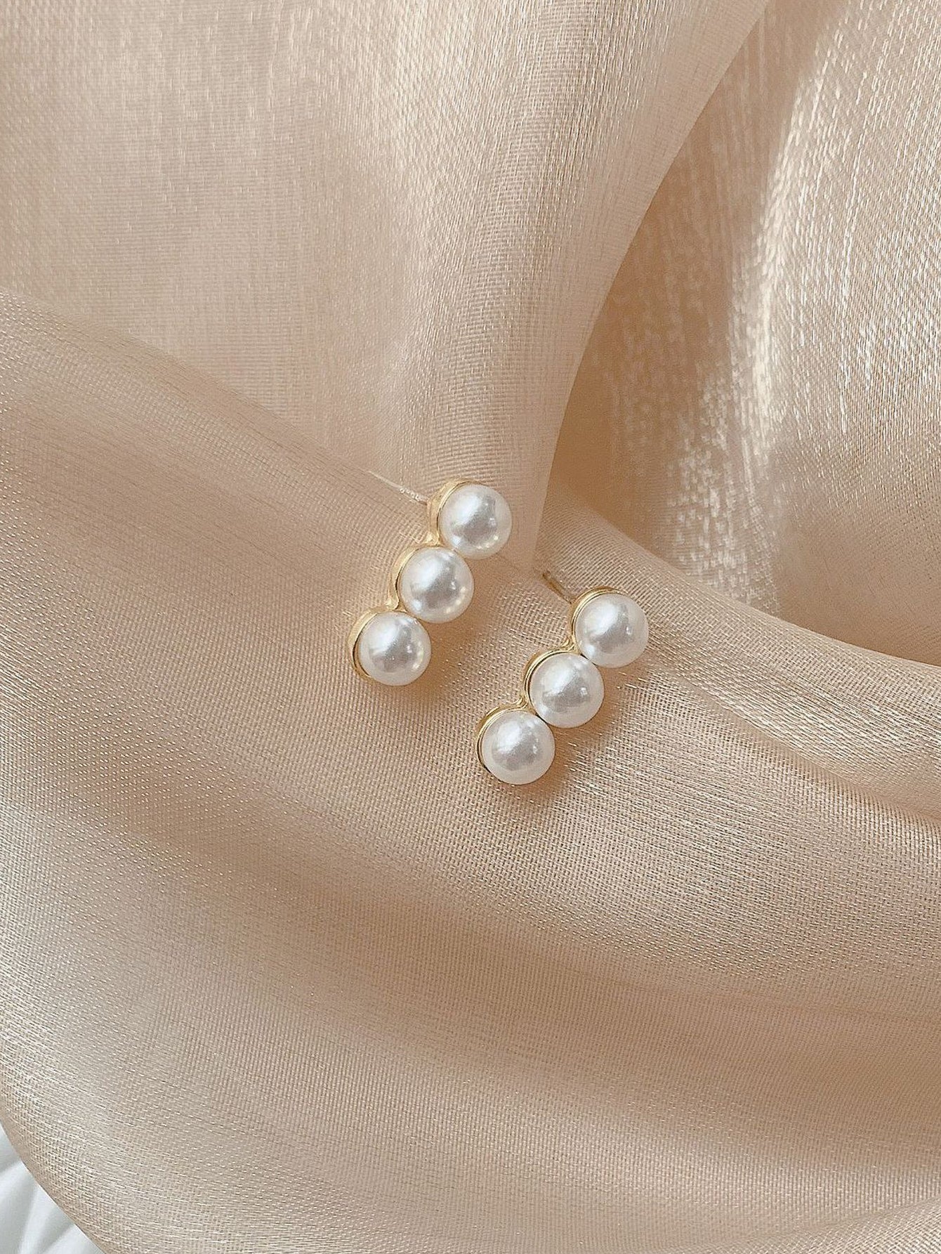 1pair European And American Style Personality Lightweight Ins Wind Elegant Fashion Three Pearls Stud Earrings For Women