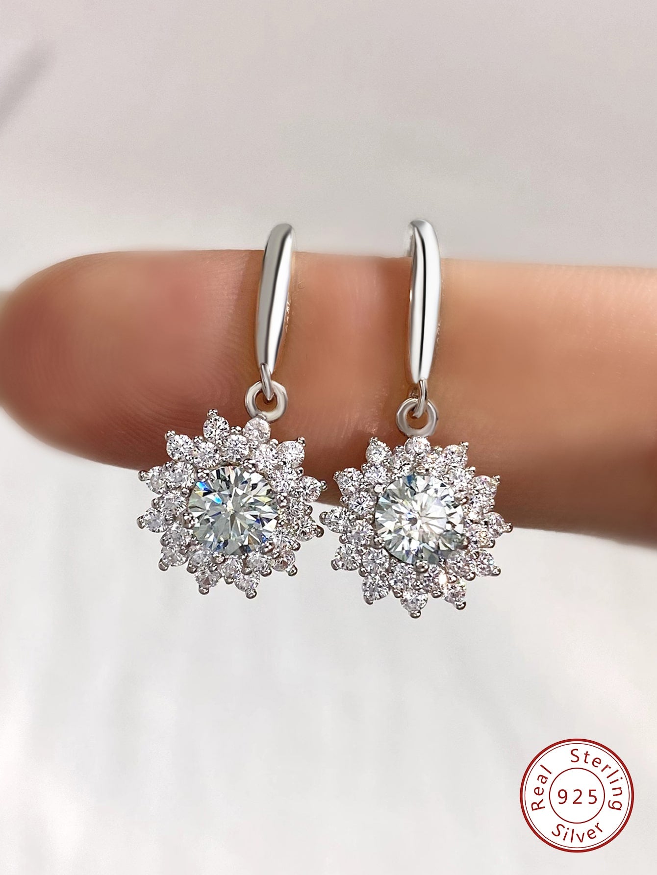 1 Pair of Fashionable Laboratory-created Moissanite Diamond Flower Drop Earrings for Women Girlfriend Gift Sterling Silver Wedding Engagement Earrings Trend Luxury Jewelry