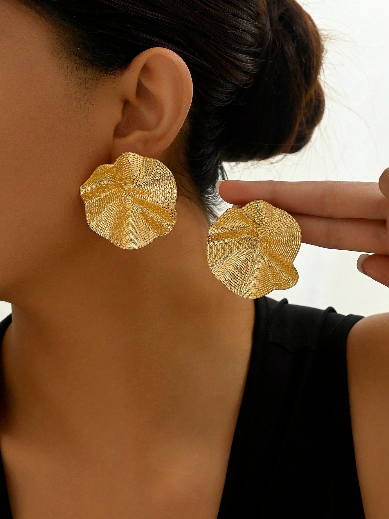 1pair New Design Pleated Lotus Earrings For Women, Fashionable Personality Jewelry For Date, Party, Ear Accessory Stud-Yellow Gold-1