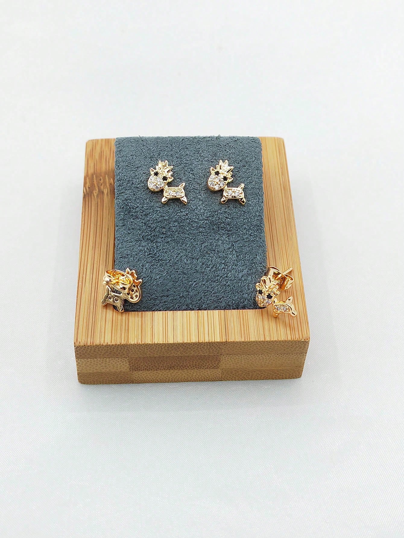 1pair European And American Style Mini Deer Shape Micro Inlaid Gold Plated Copper Earrings Suitable For Wedding And Party Dressing Up-Champagne-1