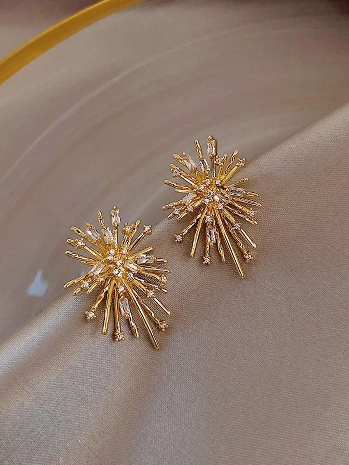 1pair Light luxury and versatile fashion inlaid diamond fireworks flowers women's earrings wedding party banquet gifts-Yellow Gold-1