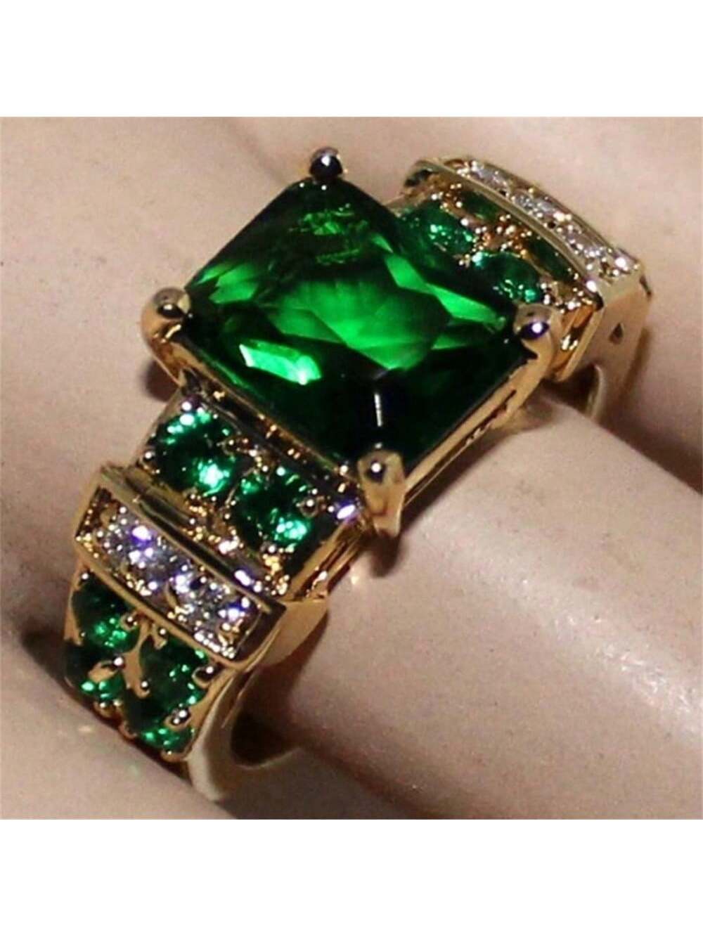 Women's Classic Elegant Stunning Sparkling Emerald Green Cubic Zirconia Ring, Jewelry Gift-Green-1