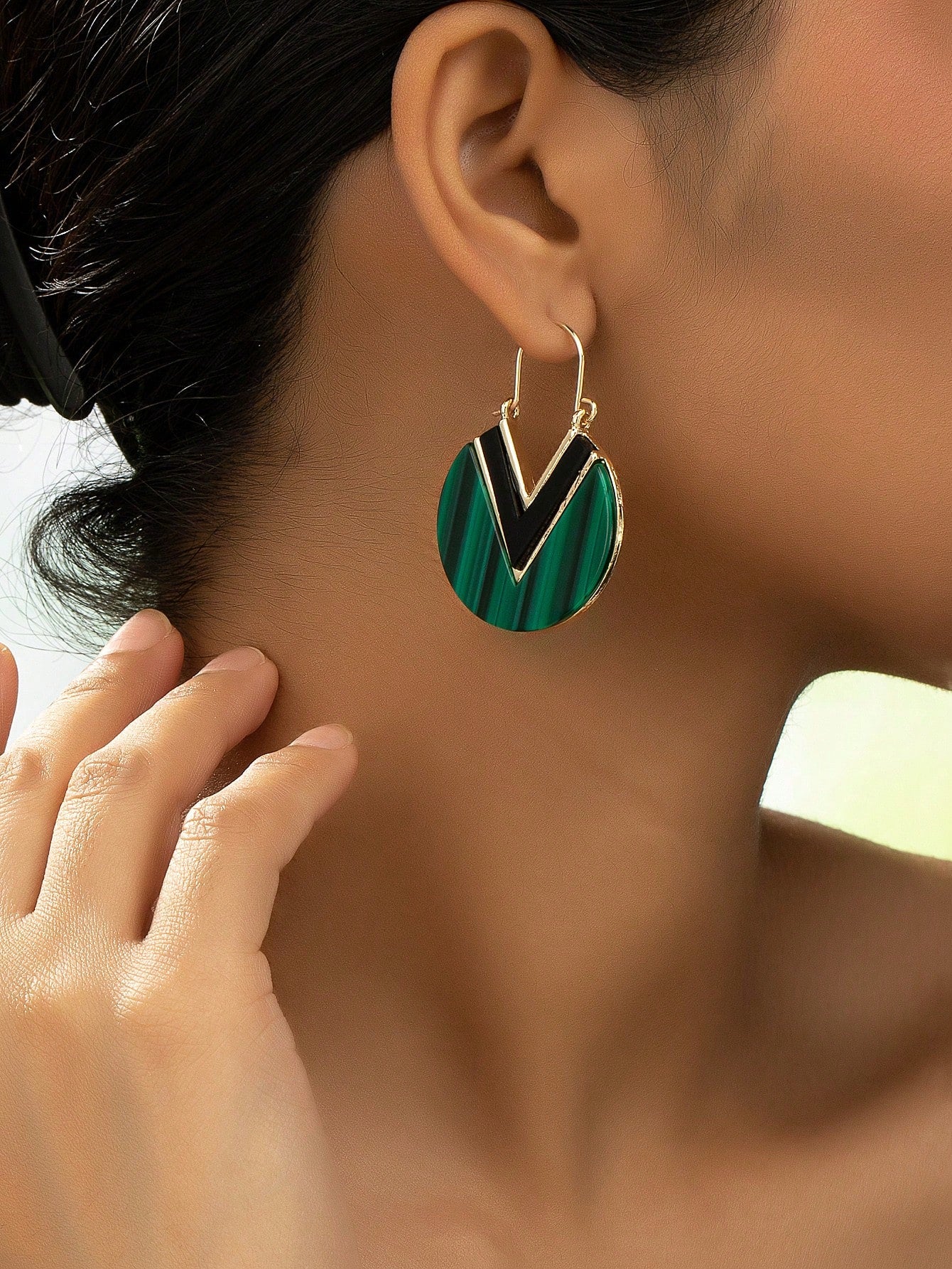 1pair Irregular Geometric Dark Green V-Shaped Acrylic Pendant Earrings With European & American Popular & High-End Style-Green-1