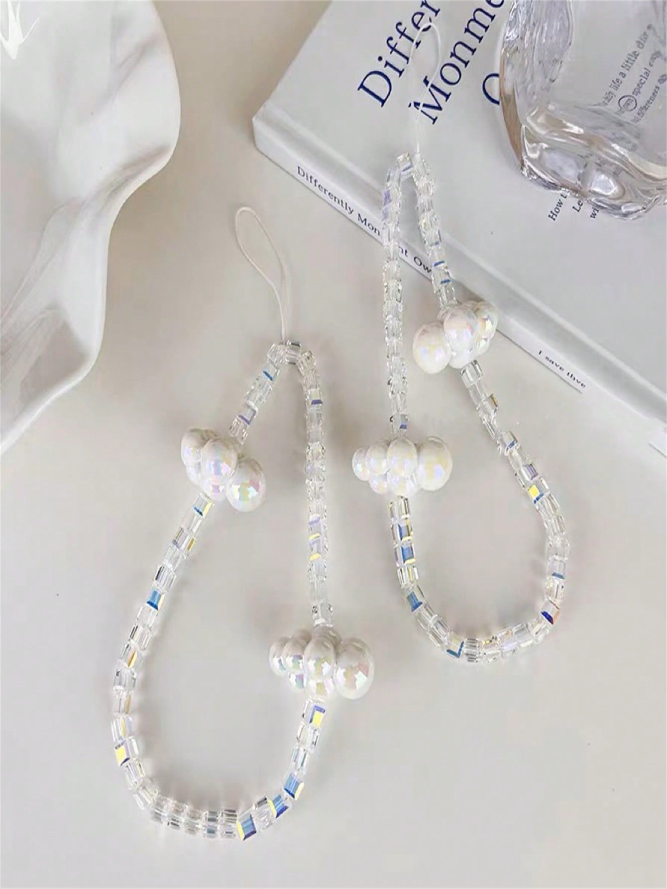 Trendy Crystal Cloud-Shaped Phone Lanyard, Short Wrist Strap, Beaded Bracelet, Atmosphere Protection Rope-White-1