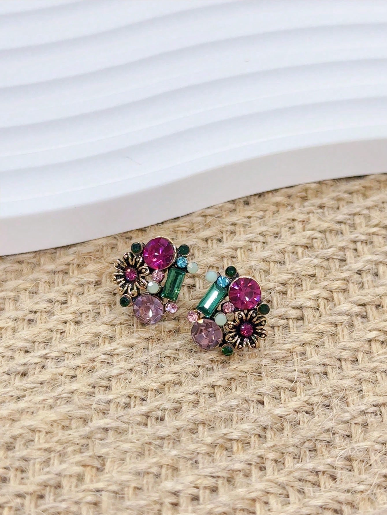 Vintage Style Crystal Daisy Stud Earrings--1