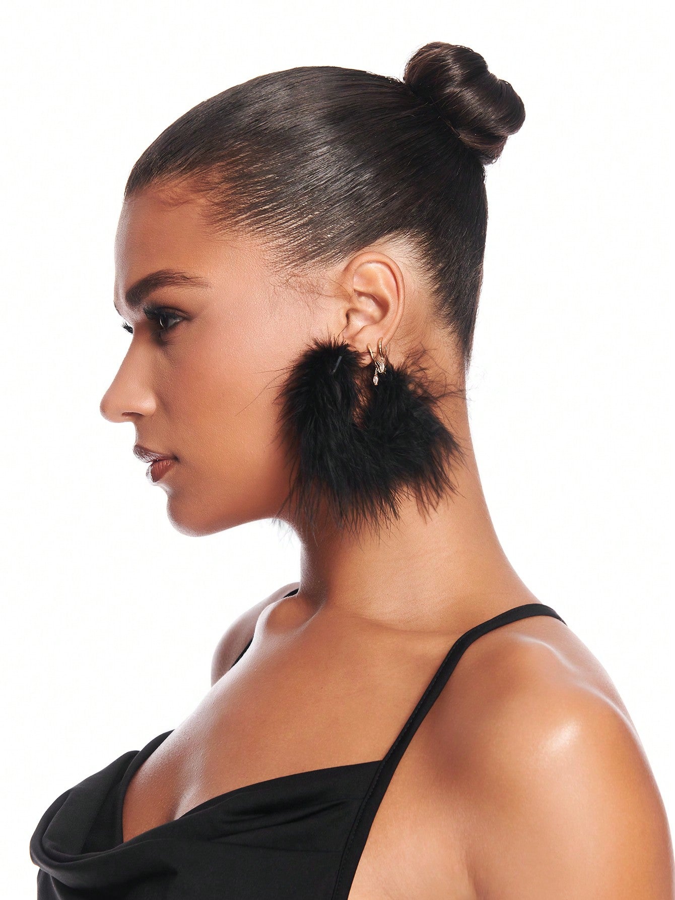 SHEIN BAE 1pair Black Ostrich Feather Personality Earrings-Black-1