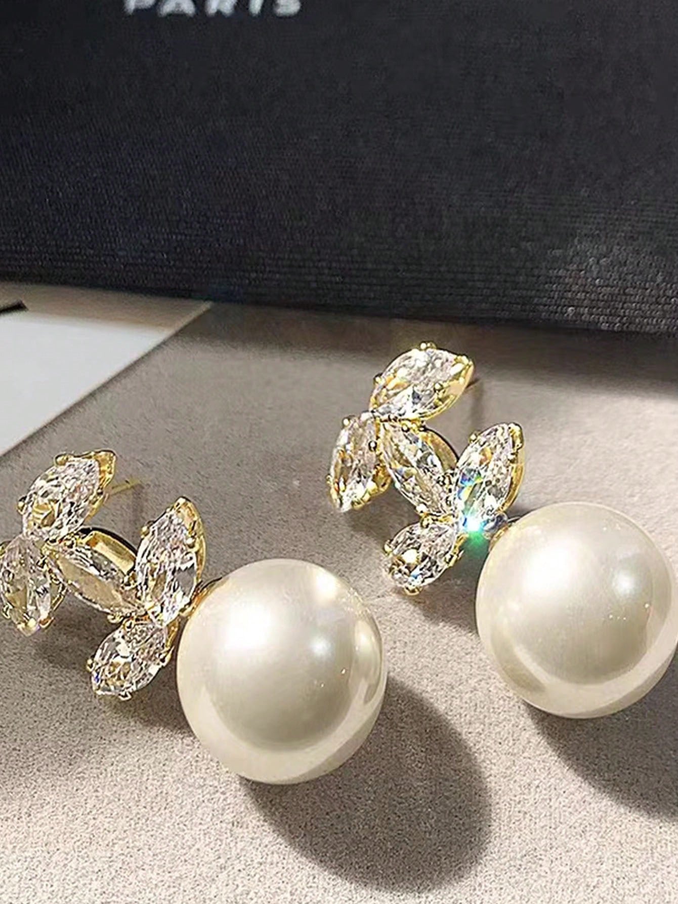 Autumn And Winter New Letter C Pearl Earrings Niche Design Non-Pierced Ear Clips Temperament Ear Jewelry--1