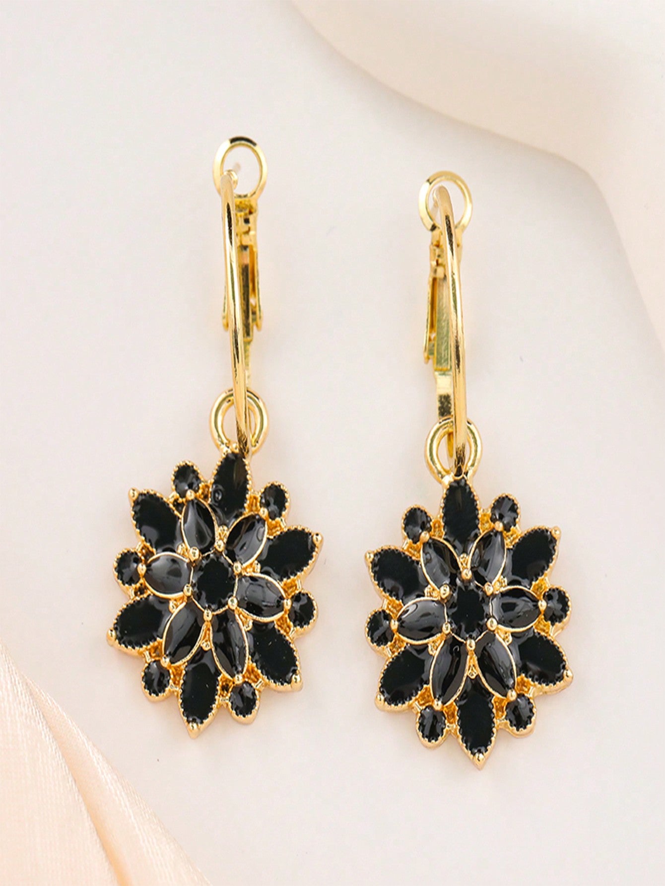 1pc Skc Fashionable Statement Black Flower Earrings For Women, Niche Design, Minimalist Style Ear Clip Jewelry-Black-1