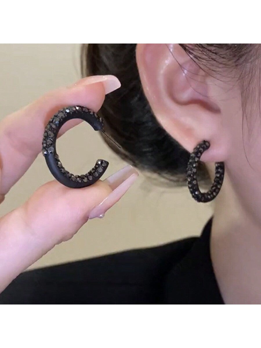 Fashionable High-grade Ear Studs In Cool, Distinctive And Vintage C-shaped Design With Personality And Minimalist Style In Black Color-Black-1