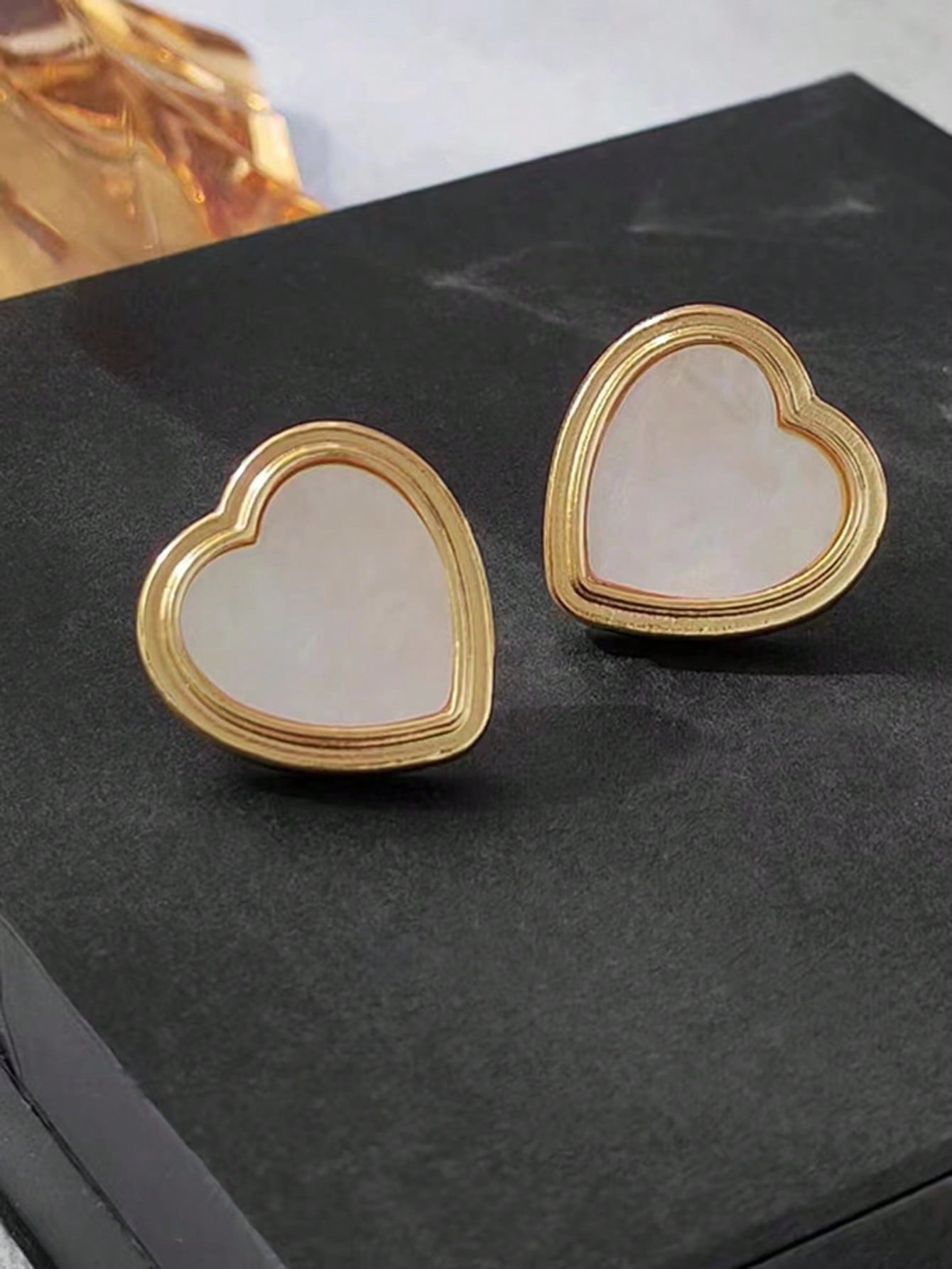 1pair Simple & Sexy & Versatile Heart Design Women's Stud Earrings--1