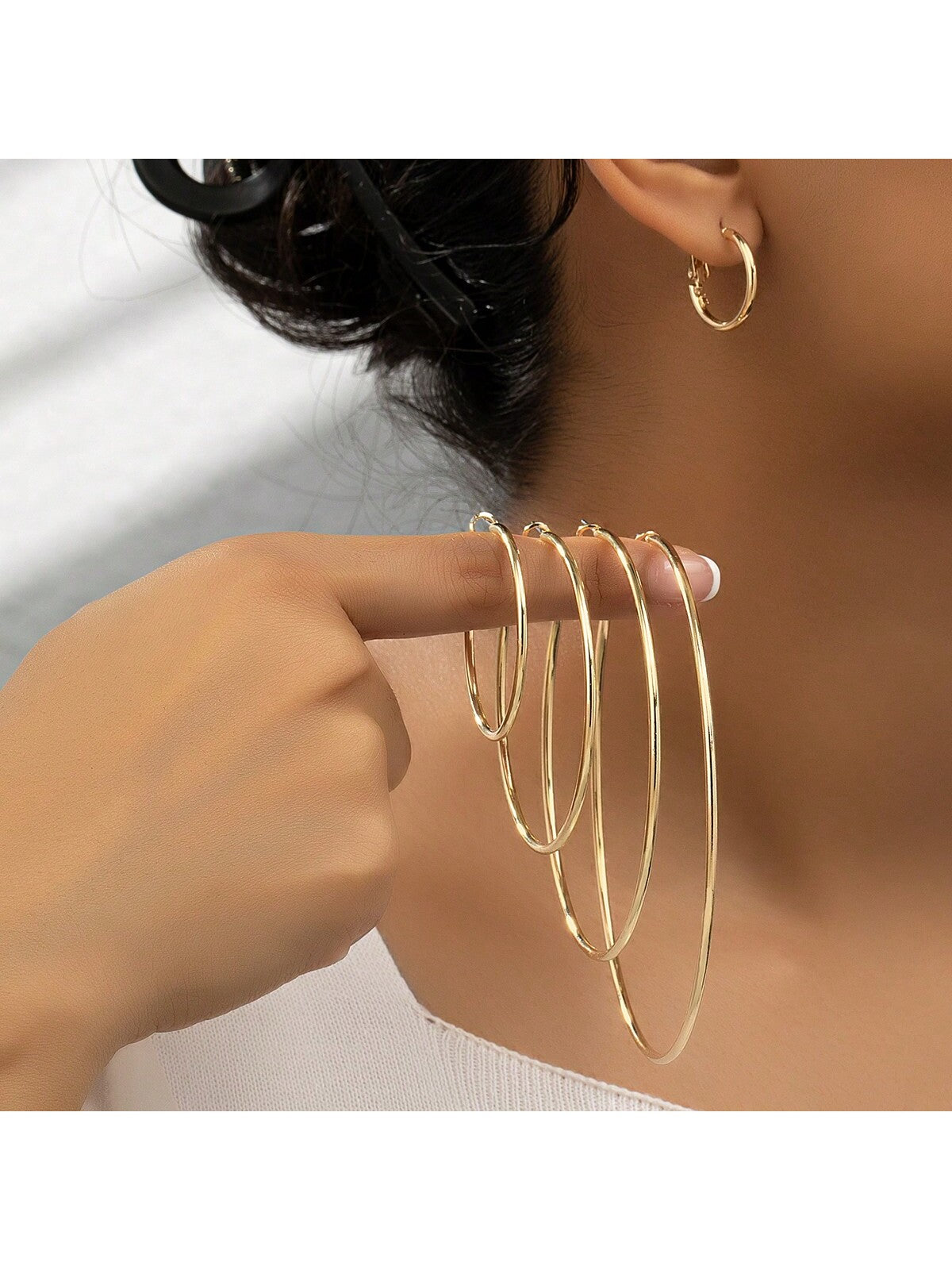 One Fashionable And Minimalistic Daily Wear Earring--1