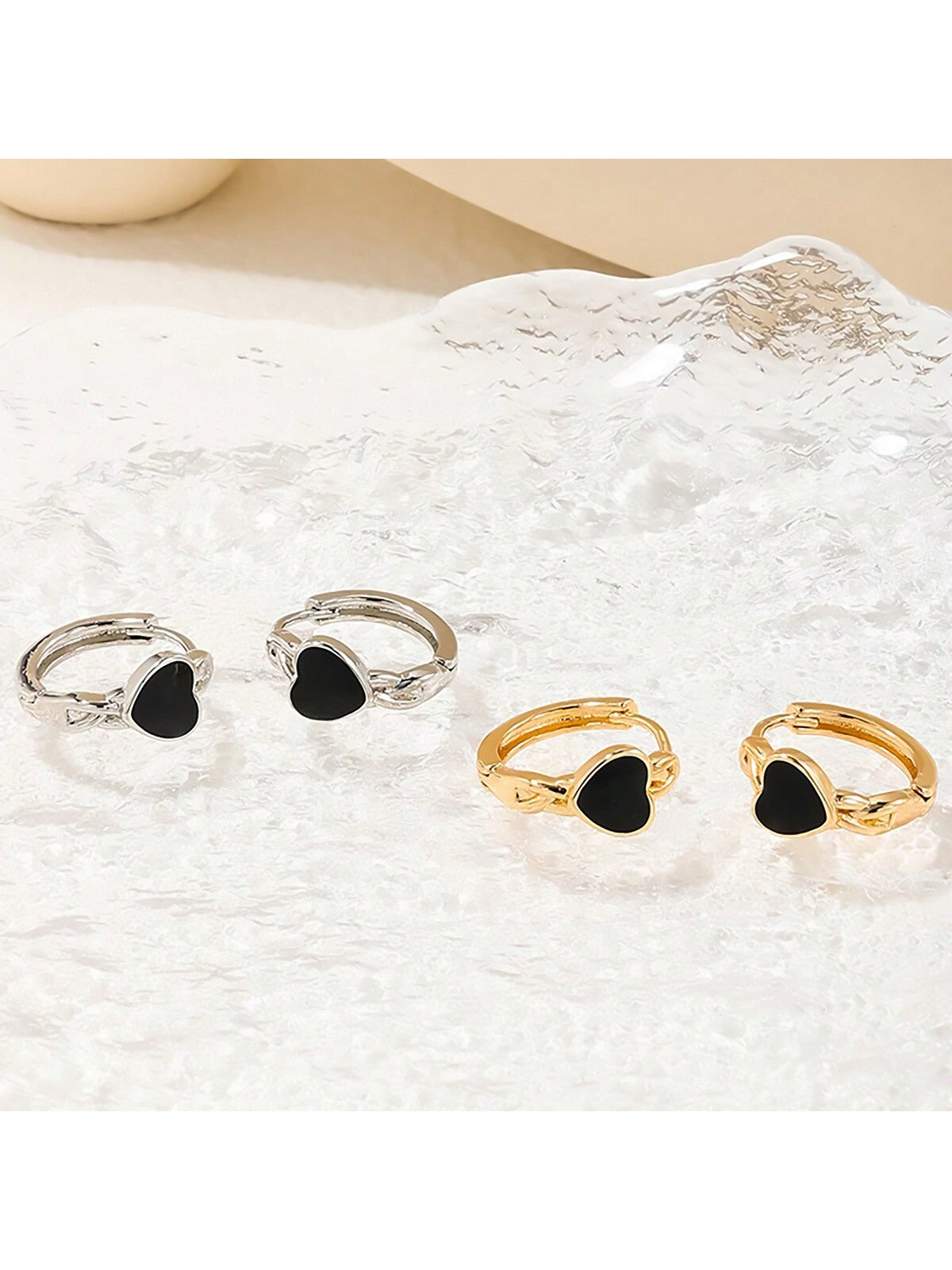 1pair New Fashionable Lightweight Elegant Black Heart Shaped Earrings-Yellow Gold-1