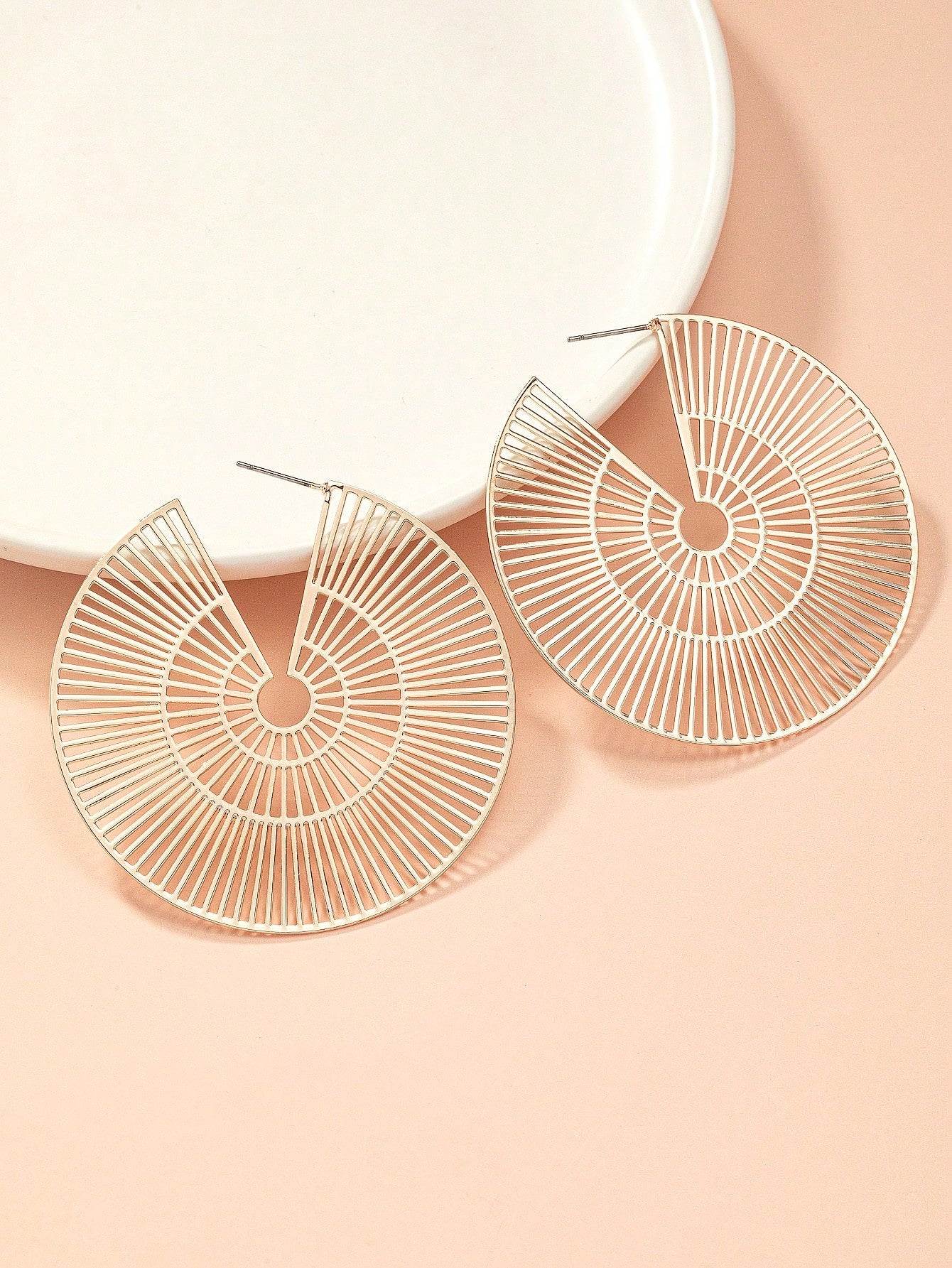 1pair Fashionable Hollow Out Fan Shaped Earrings For Women'S Daily Wear-Yellow Gold-1