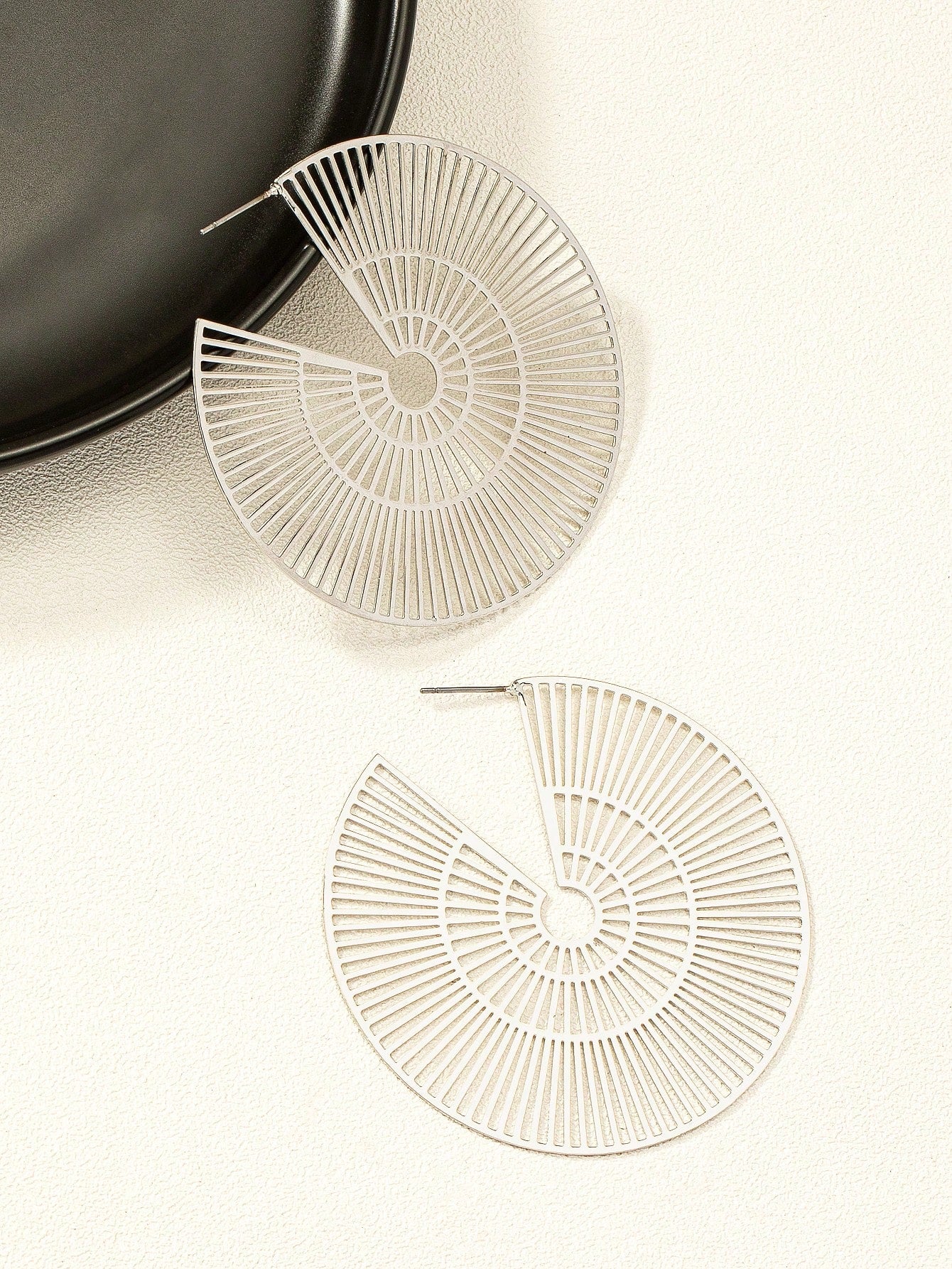 1pair Fashionable Hollow Out Fan Shaped Earrings For Daily Wear, Women-Silver-1