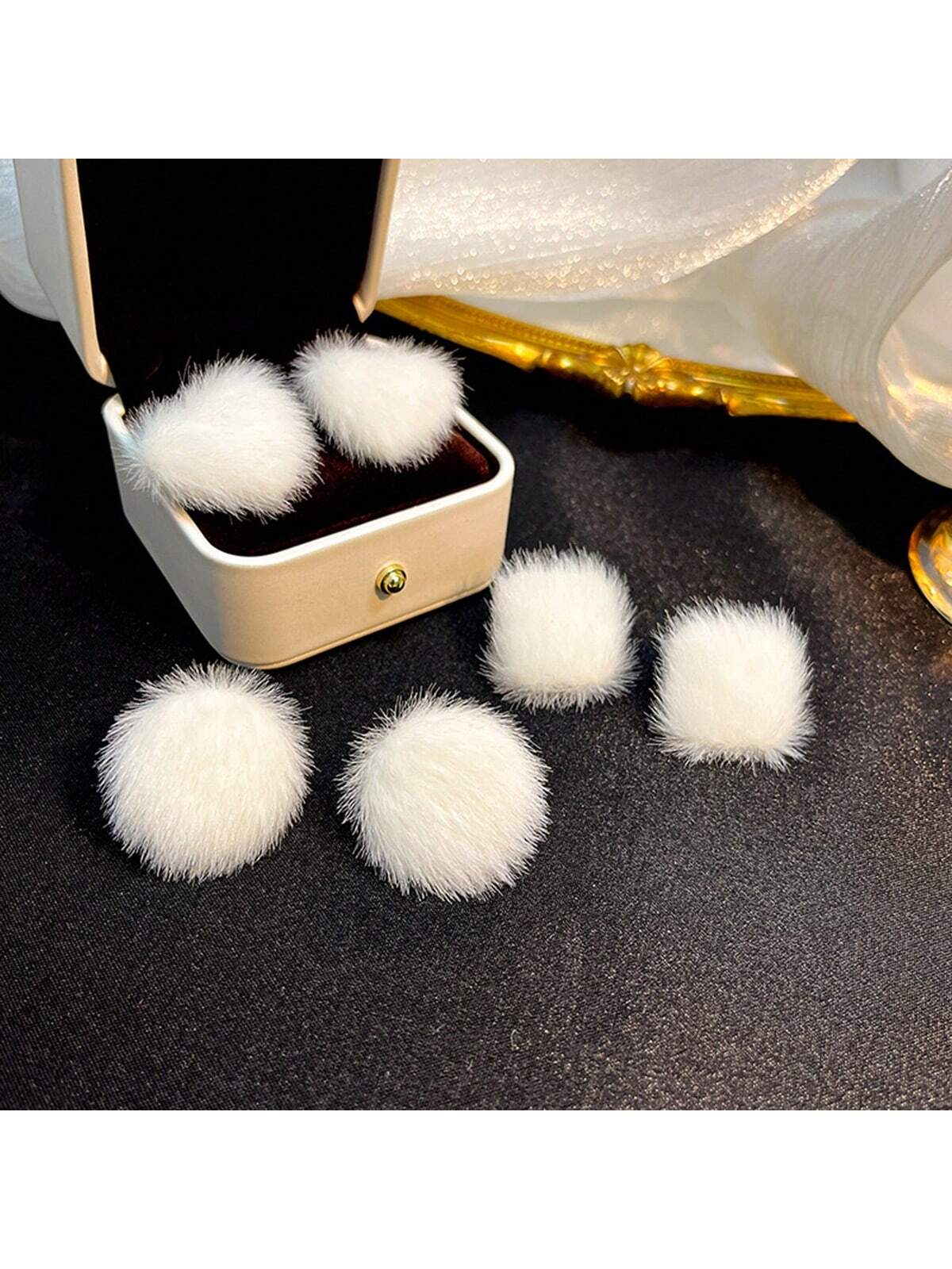 1pair Fashionable & Delicate Korean Style Furry Ball Earrings Suitable For Autumn And Winter, New Year'S Day & Valentine'S Day-White-1