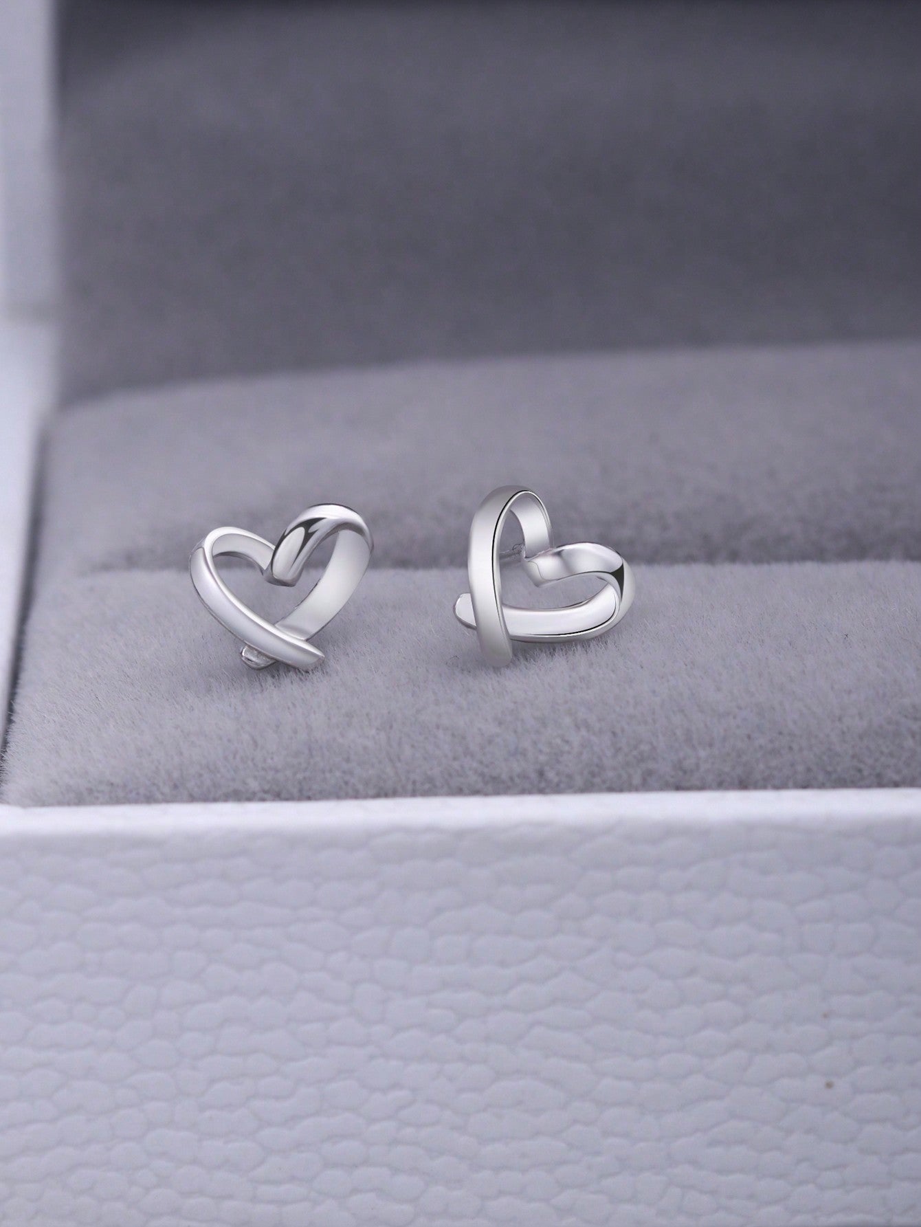 Exquisite And Petite S999 Sterling Silver Heart Shaped Stud Earrings, Ideal For Daily Wear And As A Valentine's Day Gift For Girlfriend--1