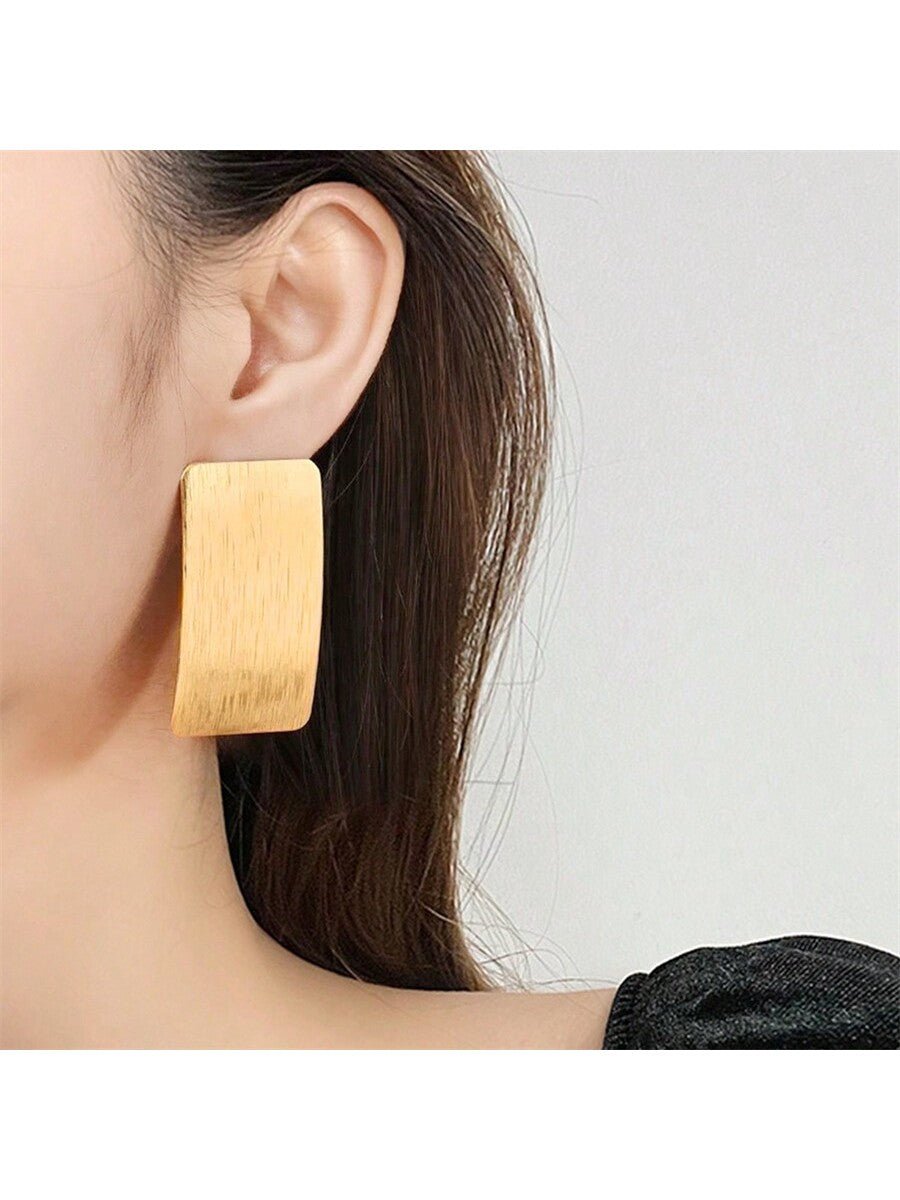 Fashionable Metallic Geometric Circle Hoop Earring With High Class Appeal For Women--1