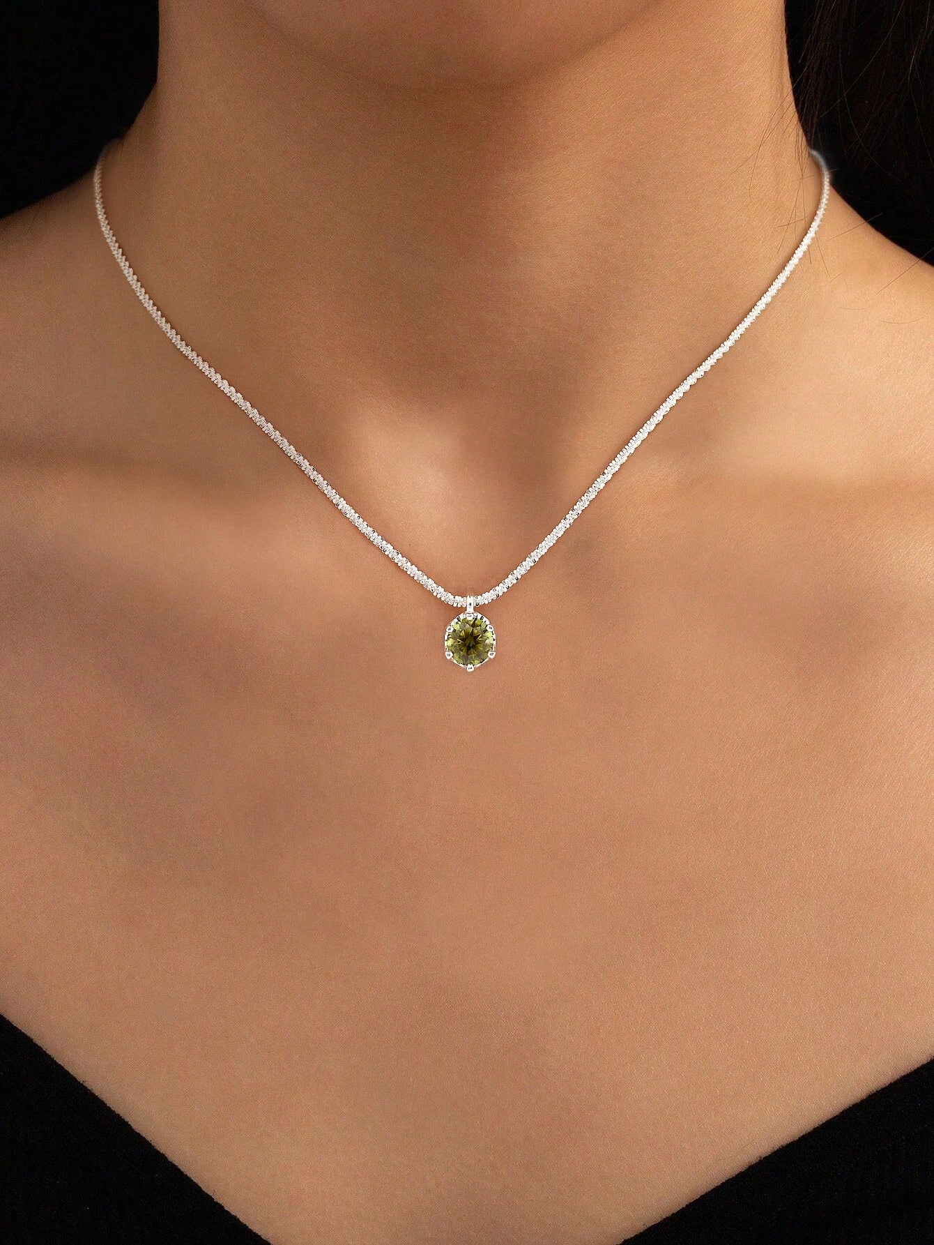 1pc 1ct Six Claw Moissanite Wedding Pendant Necklace S925 Sterling Silver Olive Green Round Halo Pendant Necklace Promise Necklace Eternity Necklace Luxury Fine Ladies Jewelery Gifts-Olive Green-1