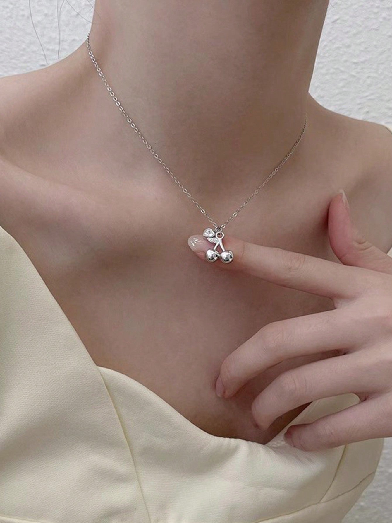 1 Pc Sweet & Cute S925 Sterling Silver Cherry Love Necklace For Women Girls Student Gift Heart Flash Diamond Clavicle Chain Jewelry Accessories Gift For Girl/Women/Girlfriend/Mother Fine Jewelry-Silver-1