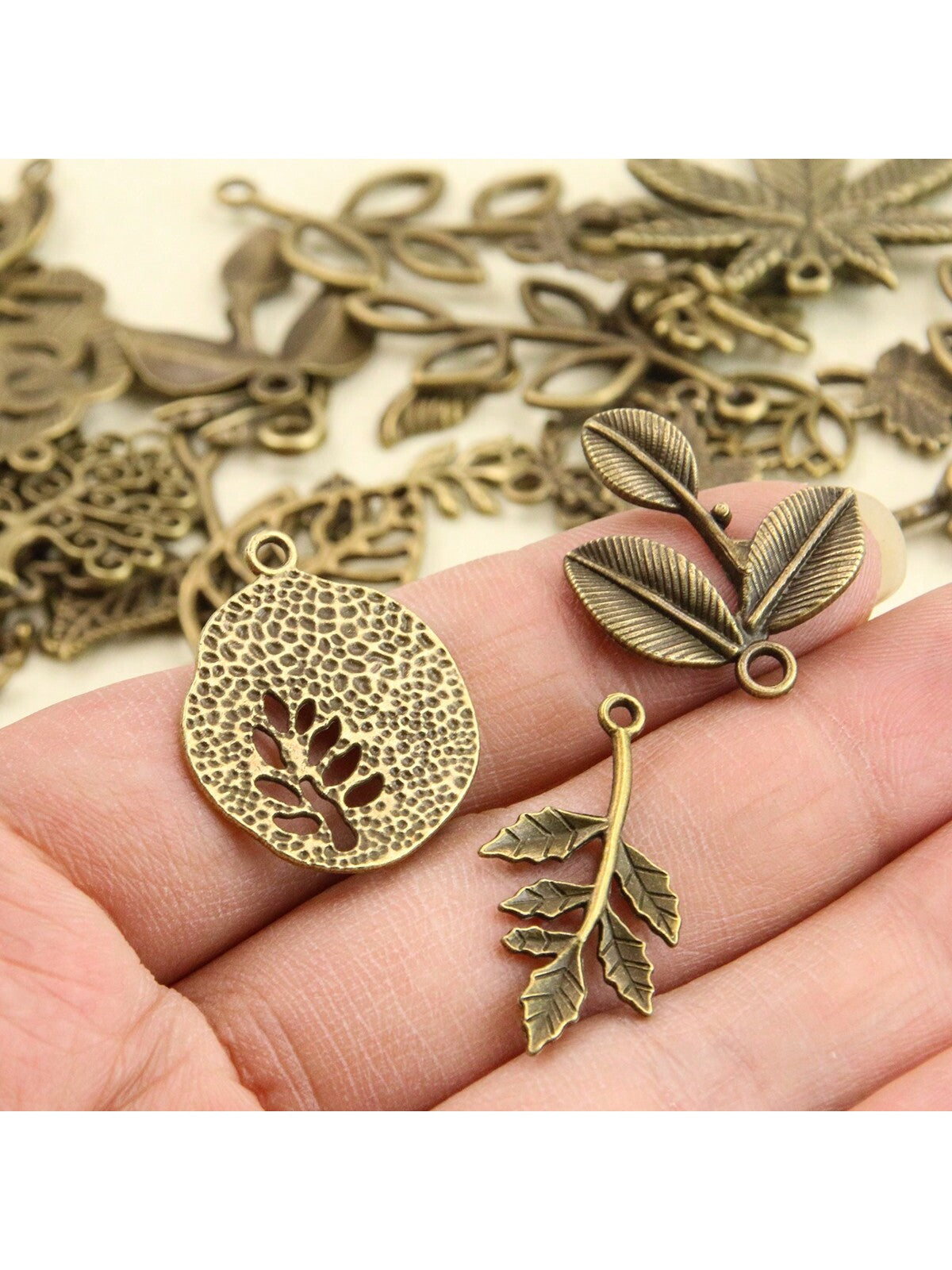 Random 30g Various Vintage Plant/Flower/Leaf Shaped Zinc Alloy Metal Pendant, Suitable For Diy Jewelry, Clothing Accessories, Keychains-Bronze-1