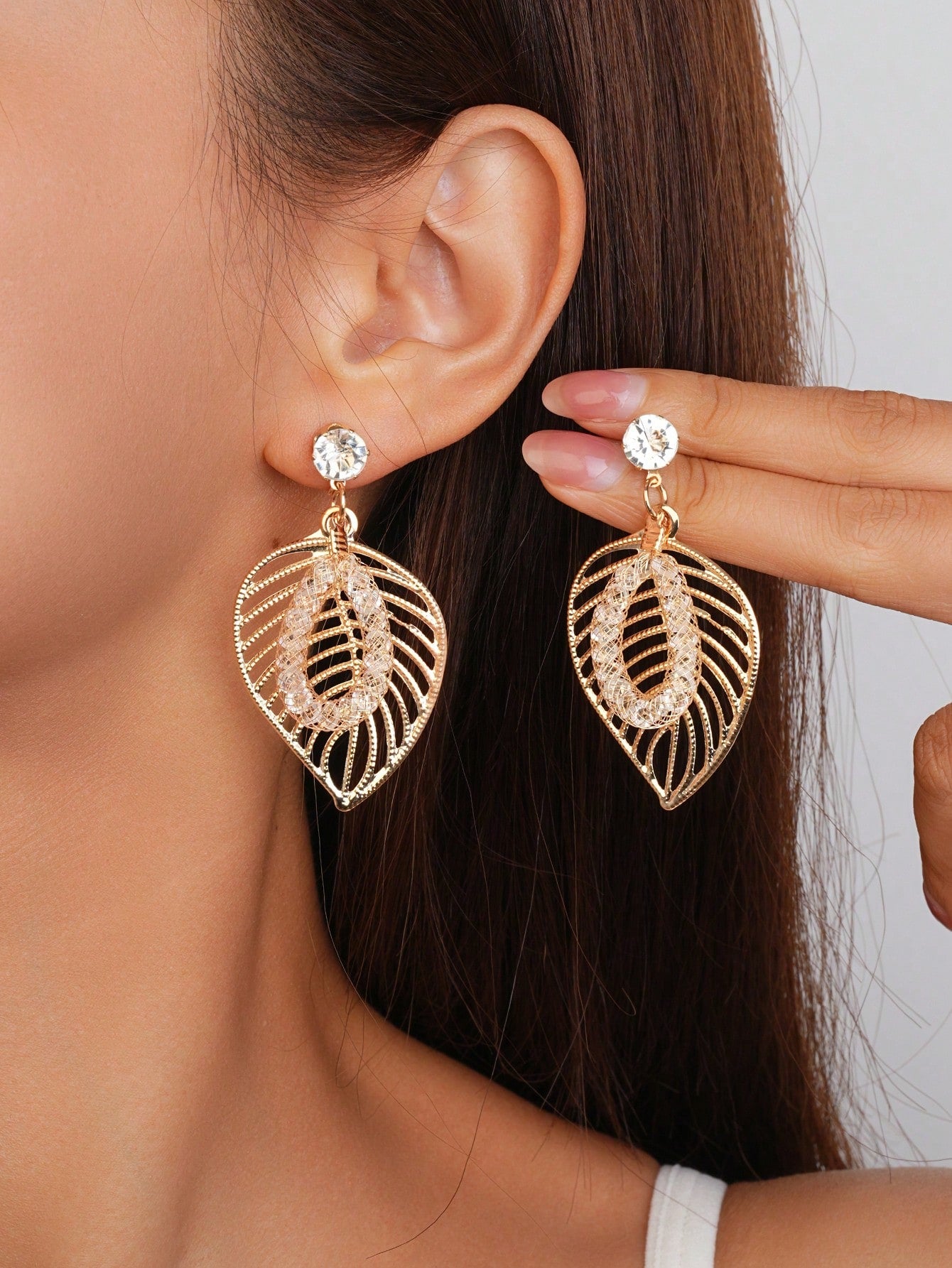 1pair Sparkling Hollow Out Leaf Shaped Stud Earrings, Suitable For Women'S Daily Wear--1