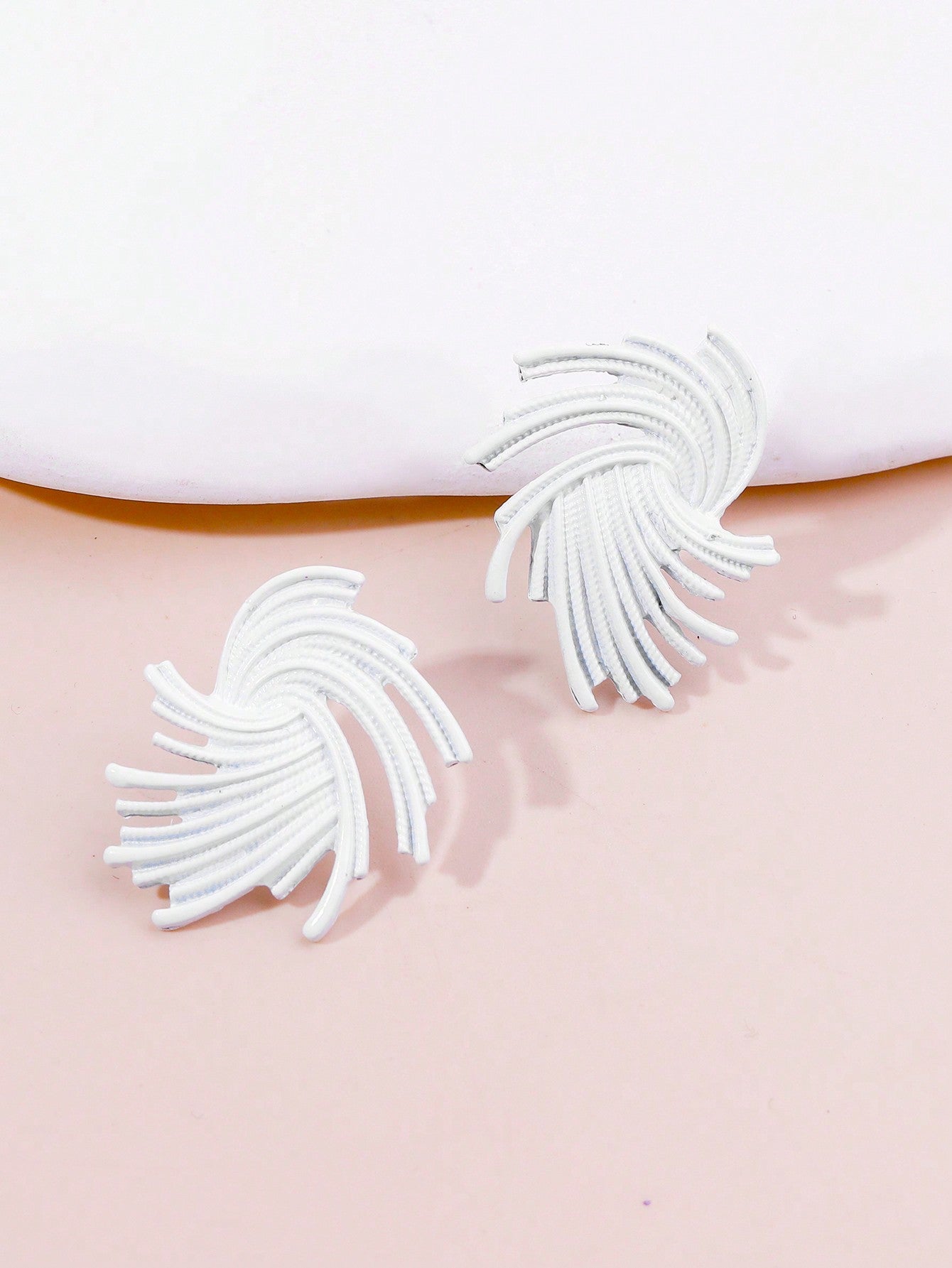 1pair Women's Asymmetric Geometric Twisted Earrings With Whirlwind Design, French Vintage Style-White-1