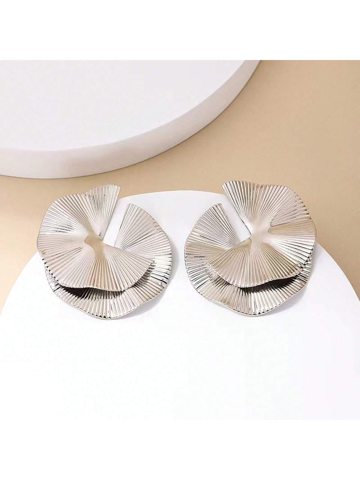 1pair New Fashion Simple Twisted Fan Shaped Stud Earrings-Silver-1