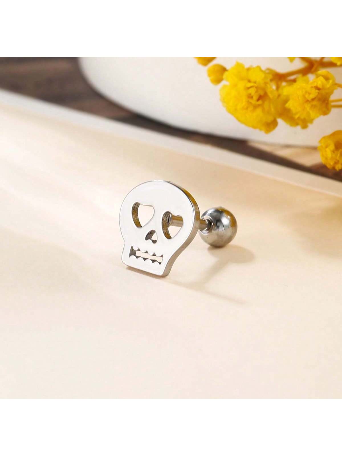 1pc Unique Skull Shaped Earring, Stainless Steel Screw Stud Earring, Fashion Earkeel Bar, Suitable For Men And Women'S Daily Wear--1