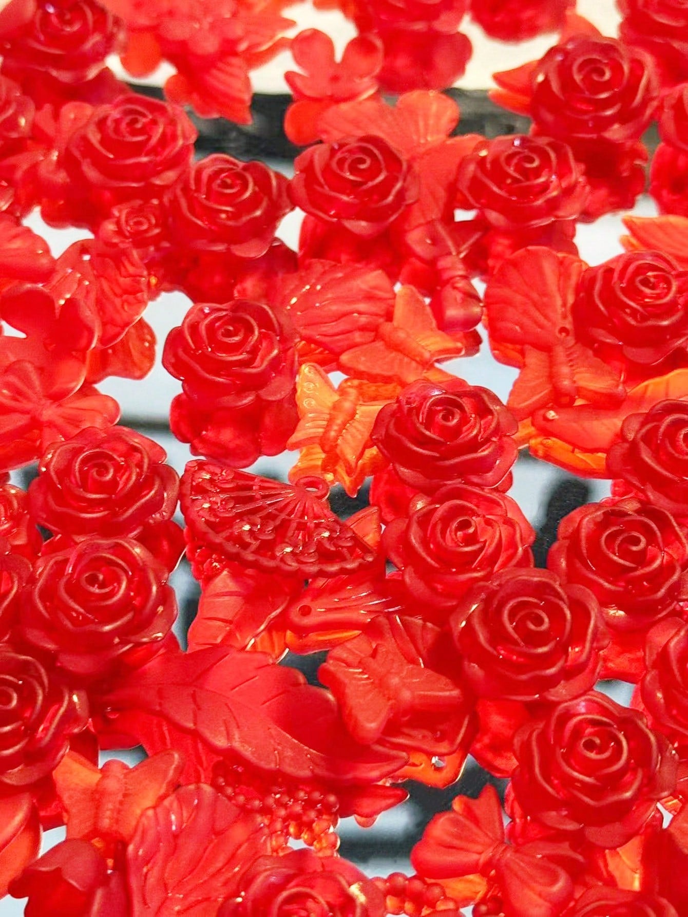 A Bag Of 70g Frosted Red Three-Dimensional Roses Is Very Clear And Can Be Made With Handmade Bracelets, Phone Cases, Necklaces, Jewelry, Earrings, Decorative Brochures, Props, Shooting Decorations, Decorative Cards, And More. You Can Make Homemade-Red-1