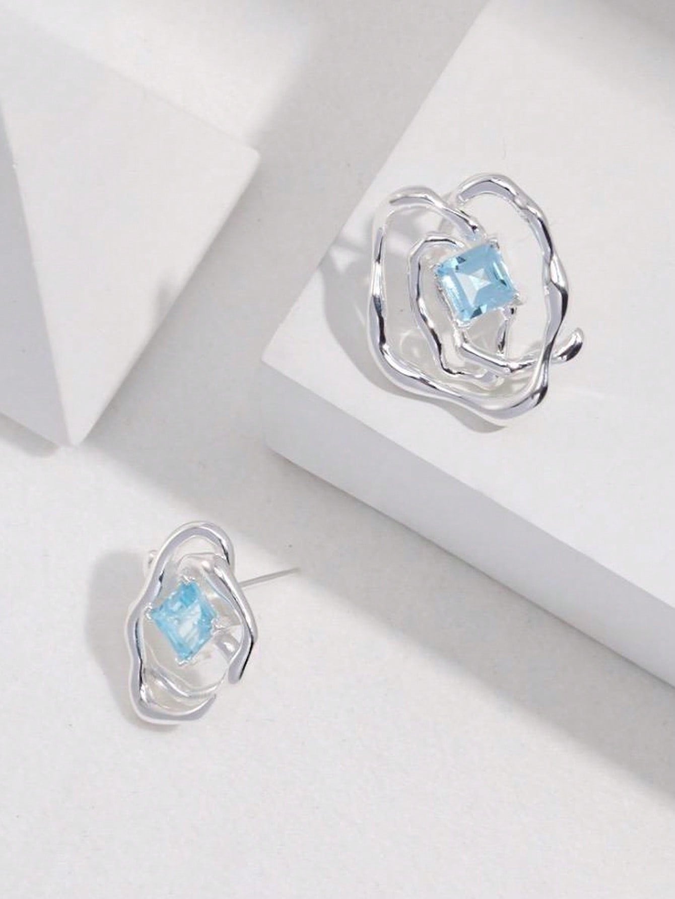 1pair Silver Plated Sky Blue Topaz Earrings With Natural Fluid Asymmetrical Design, Inspired By Ocean Heart, Romantic & Unique Charm, Suitable For Daily Wear & Gift-Silver-1