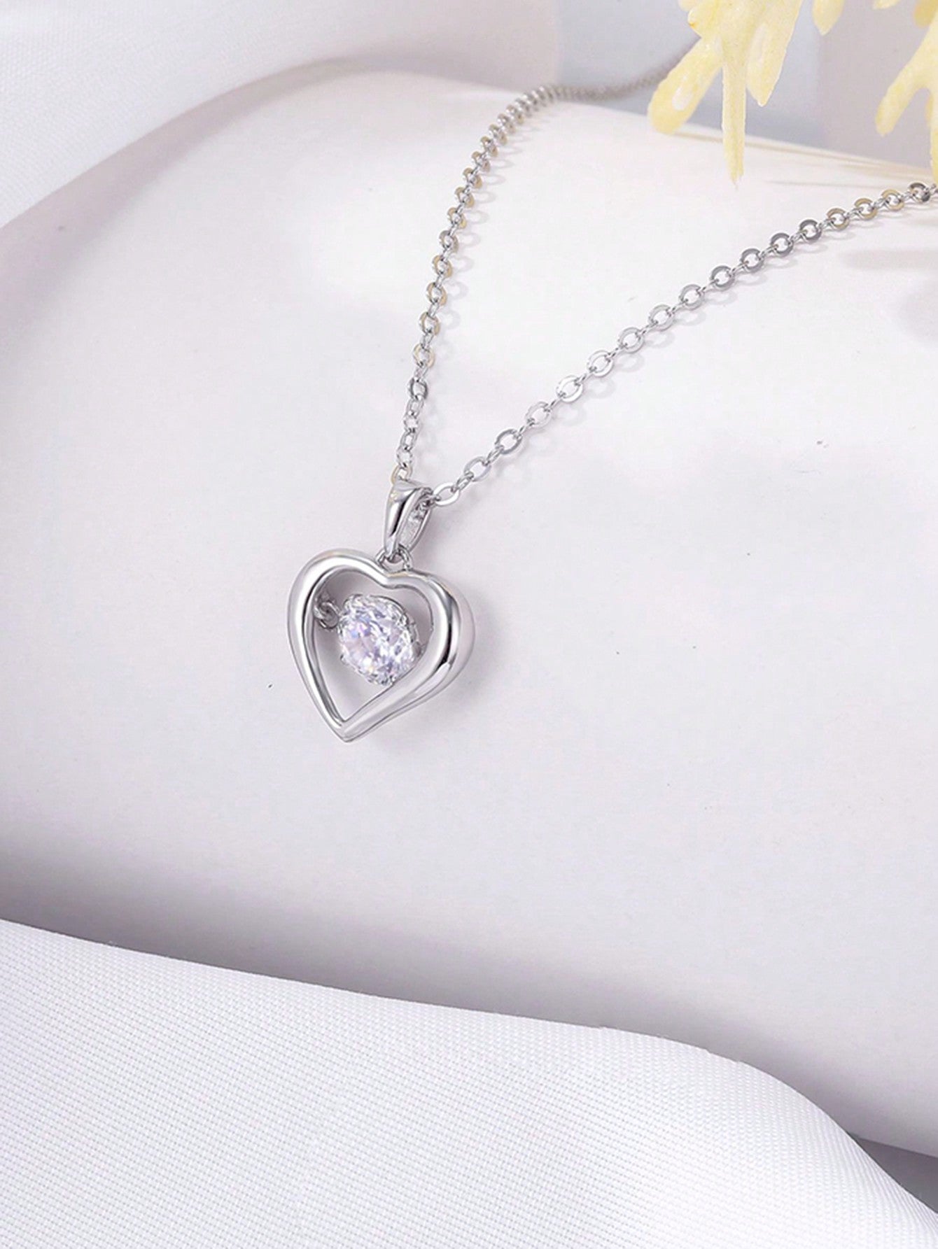 1pc S925 Sterling Silver Dynamic Love Heart Necklace For Women, Minimalist Fashionable Collarbone Chain. Best Gift For Festival--1