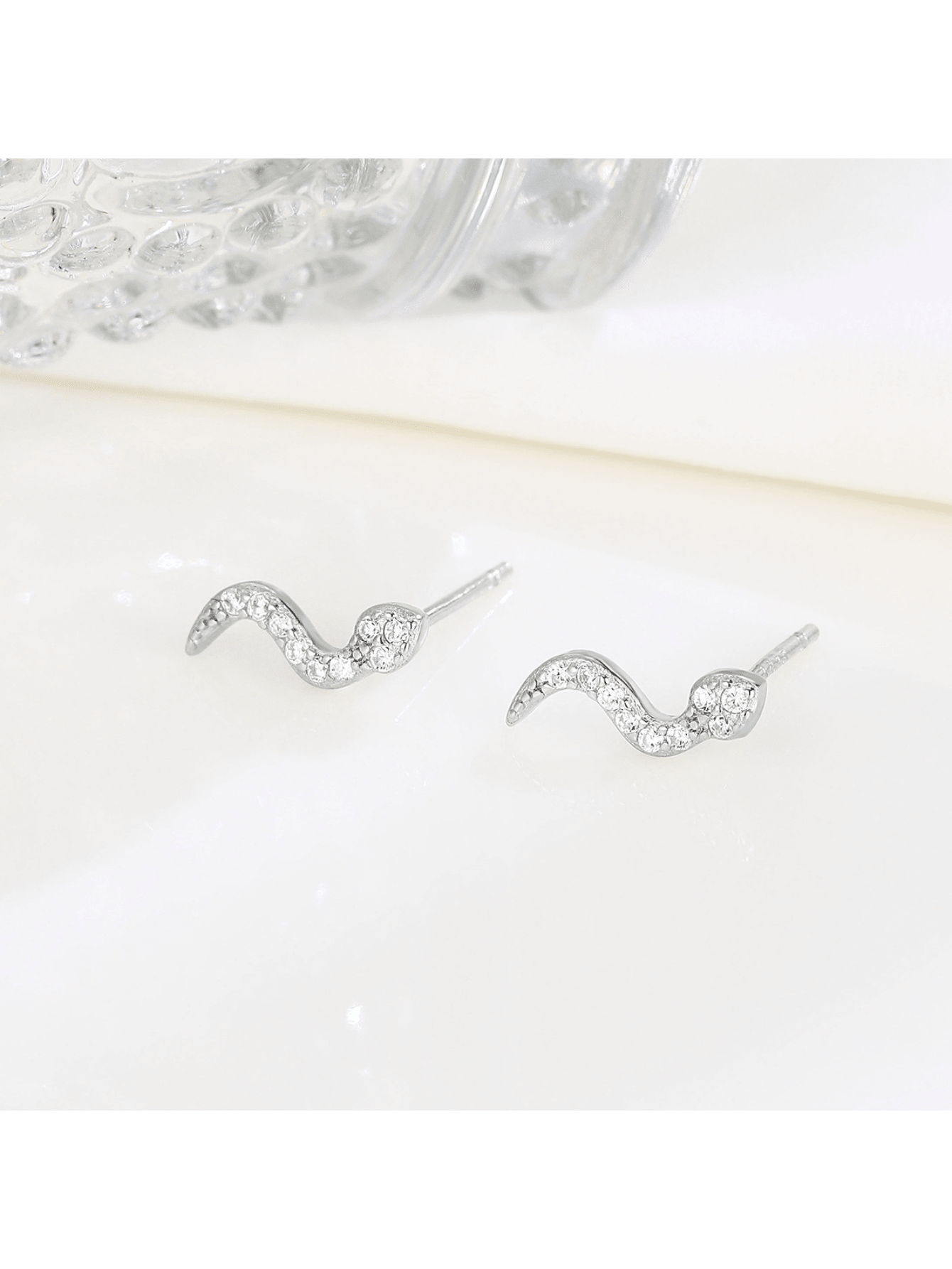 1pair Fashionable 100% 925 Sterling Silver Snake Shaped Stud Earrings For Women, Fine Jewelry Holiday Gift-Silver-1