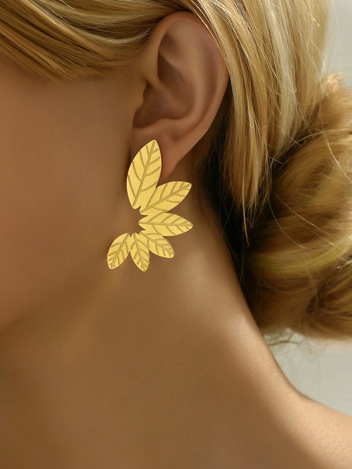 1pair Light Luxury Metalic Feel Leaf Shaped Bridal Earrings For Women, Perfect For Wedding And Festive Gifting,-Yellow Gold-1