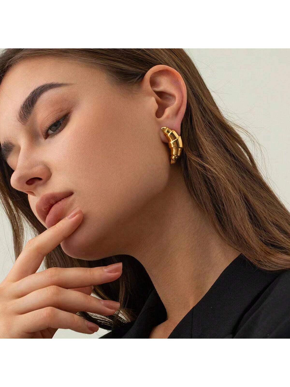 New Arrival High-End Personality Ram Horn Shaped Textured Metal Stud Earrings-Yellow Gold-1