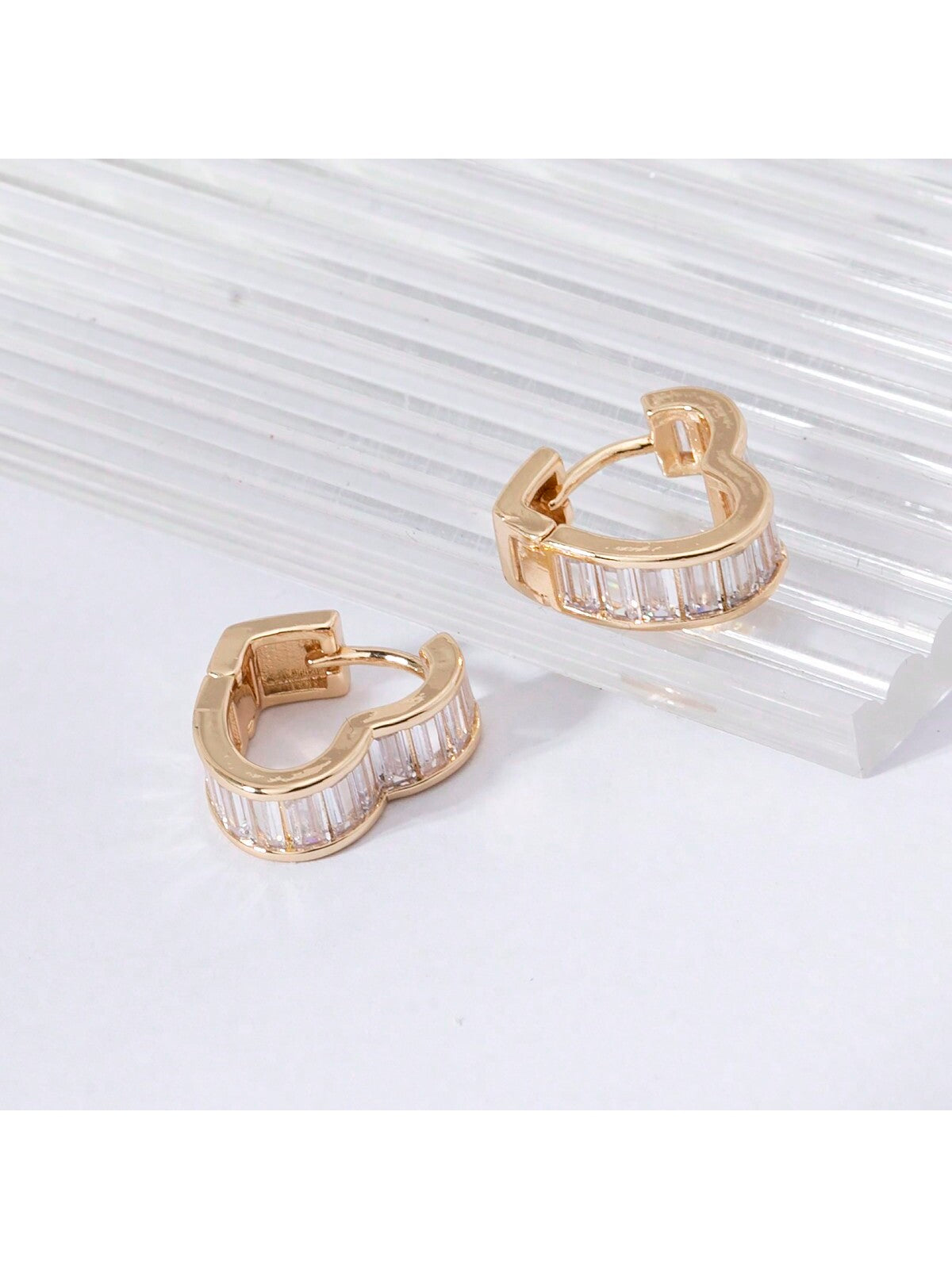 1pair Luxurious And Exquisite Heart-Shaped Inlaid Small Hoop Earrings, Suitable For Women'S Daily Wear, Thanksgiving & Valentine'S Day Gifting--1