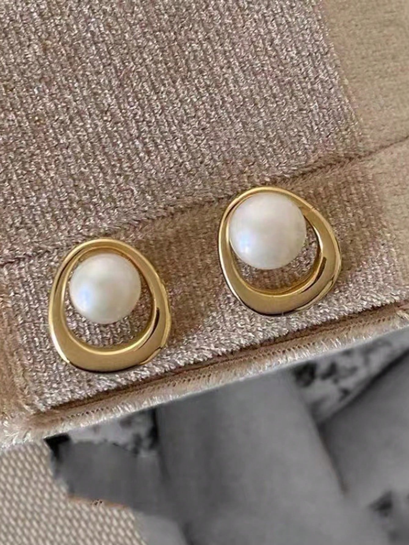 Pearl Geometric Design Stud Earrings With Simple Style, Fashionable And Elegant-Gold-1