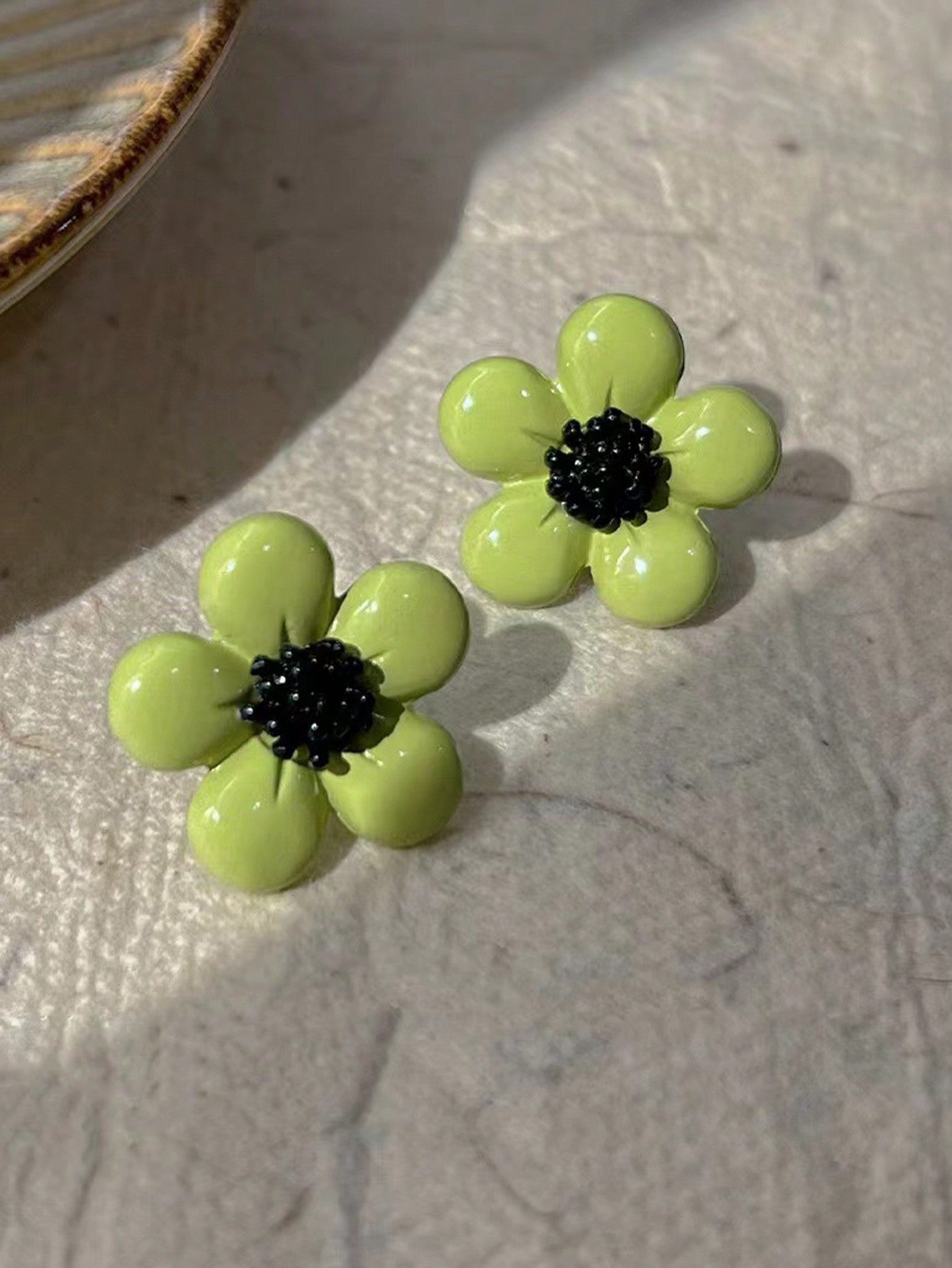 1pair Geometric Fashionable Painted Green Four Seasons Flower Stud Earrings--1