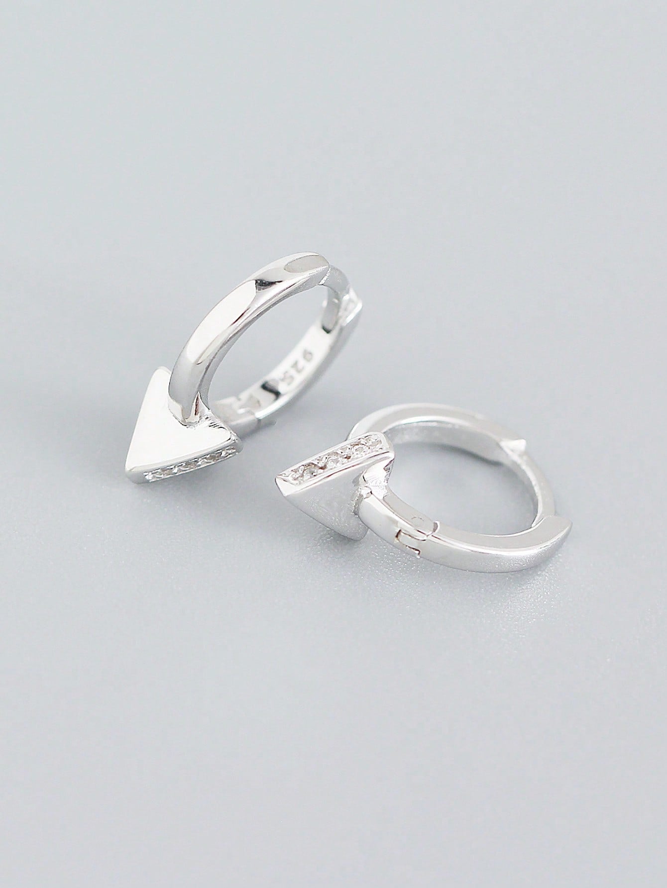 1pair/2pcs Women's S925 Silver Ins Punk Style Geometric Triangle Shaped Diamond Inlaid Hoop Earrings-Silver-1