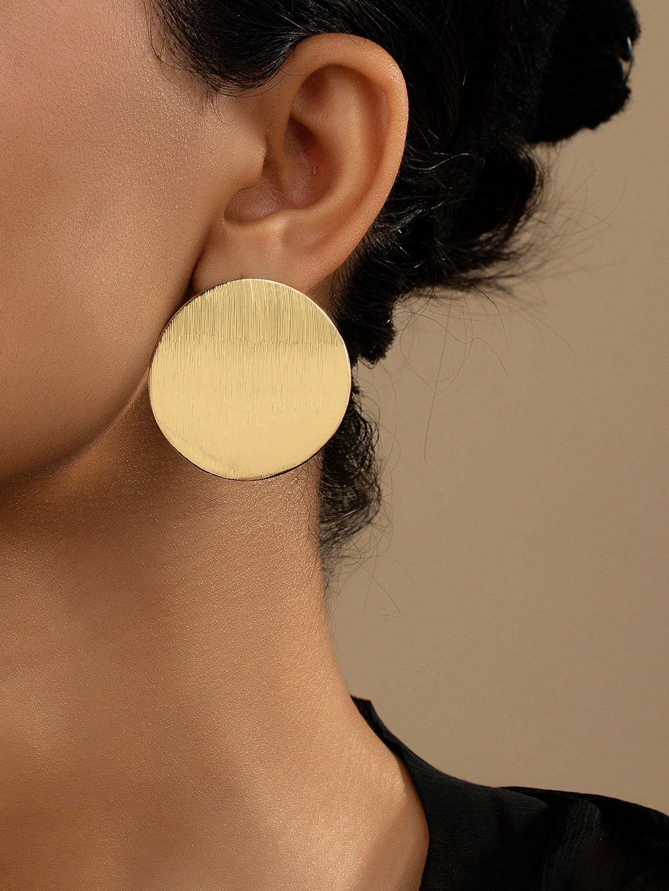 Wholesale Women's Vintage Metal Texture Round Earrings For Daily Wear With Cold Wind And High-End Design-Yellow Gold-1